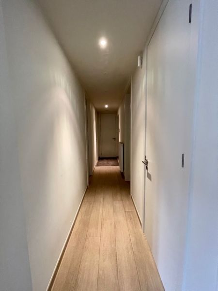 Zeer ruim, luxueus appartement met 2 slaapkamers pal in het centrum van Brasschaat! foto 9