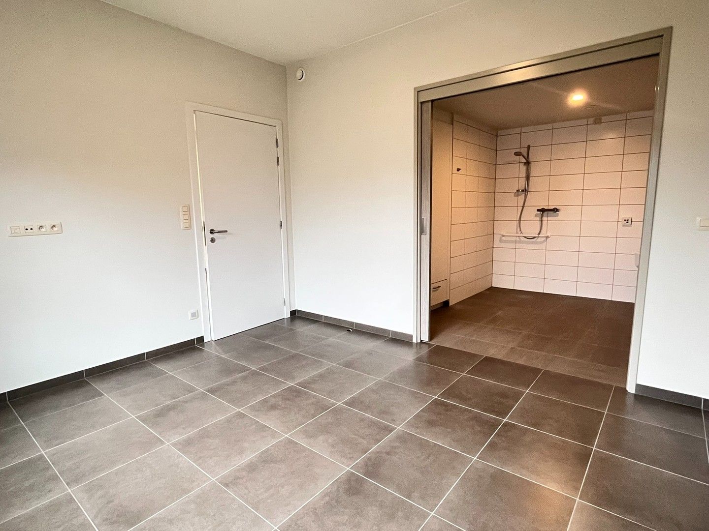 Gelijkvloerse assistentiewoning - serviceflat - gelegen in het centrum van Meeuwen (Oudsbergen). foto 6