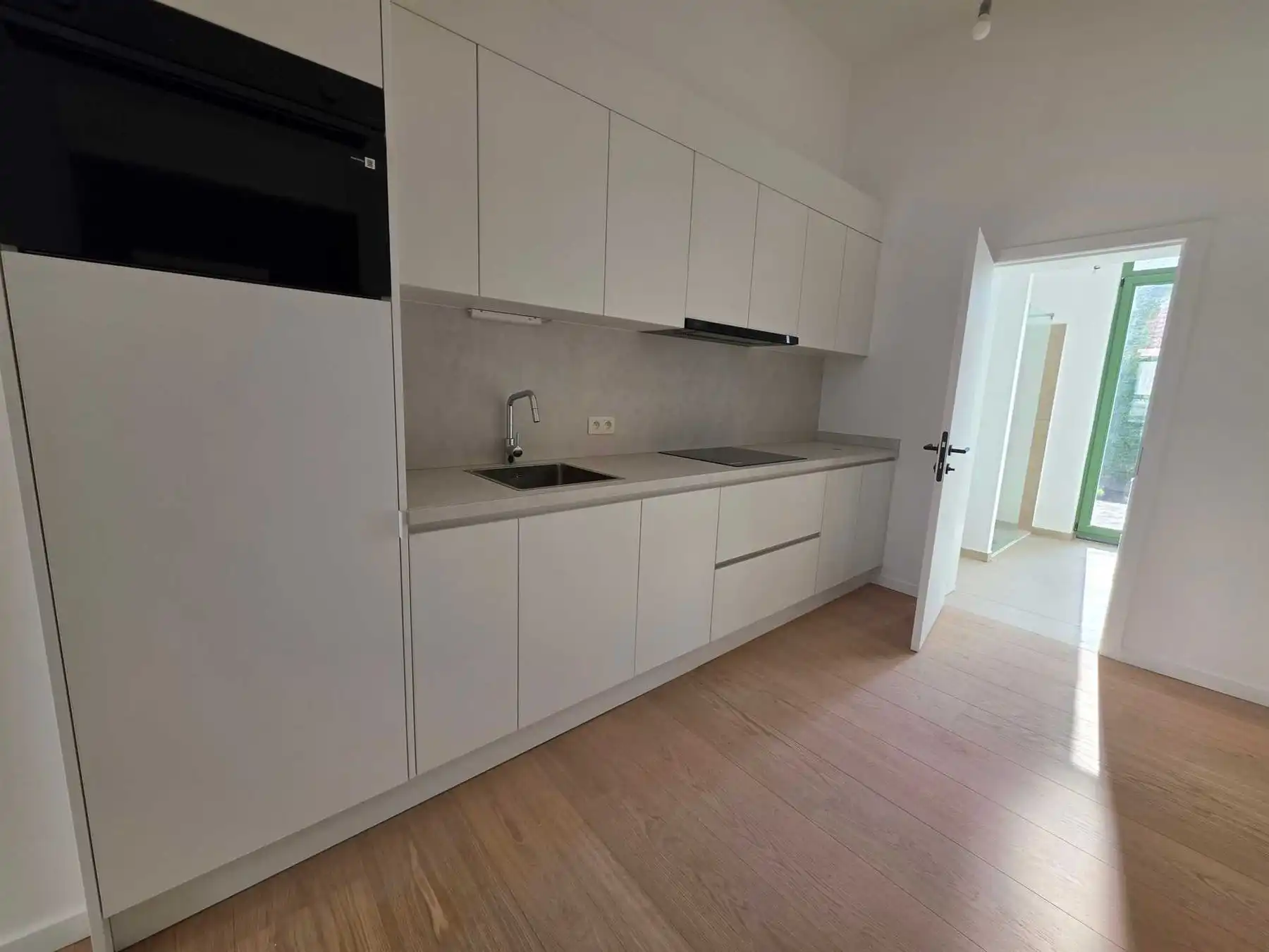 Volledig gerenoveerd appartement met 1 slaapkamer, balkon en terras nabij Zurenborg foto 4
