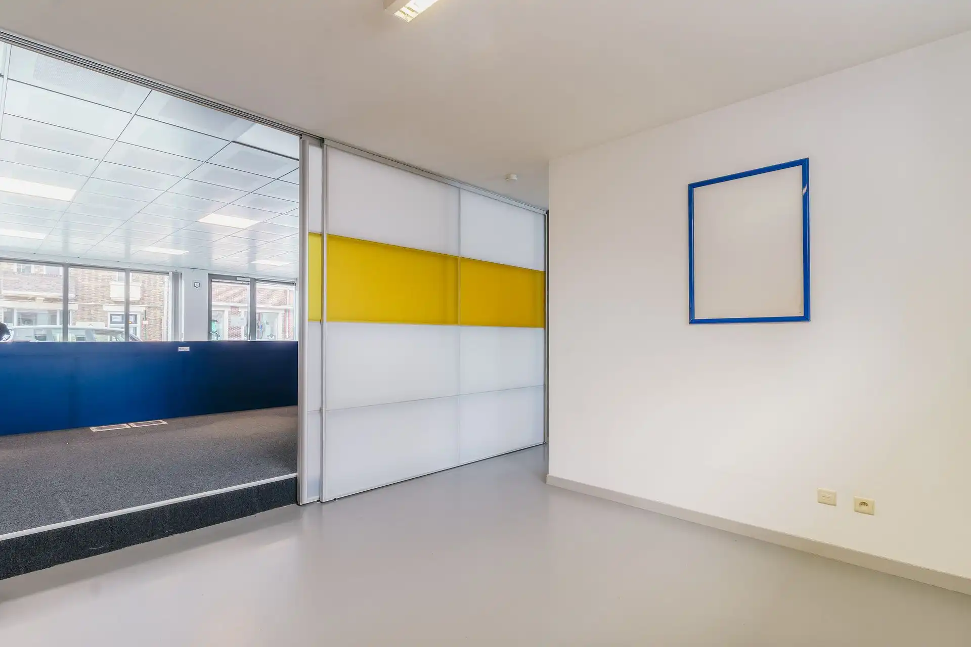 Verhuurde handelsruimte in hartje Boechout foto 8