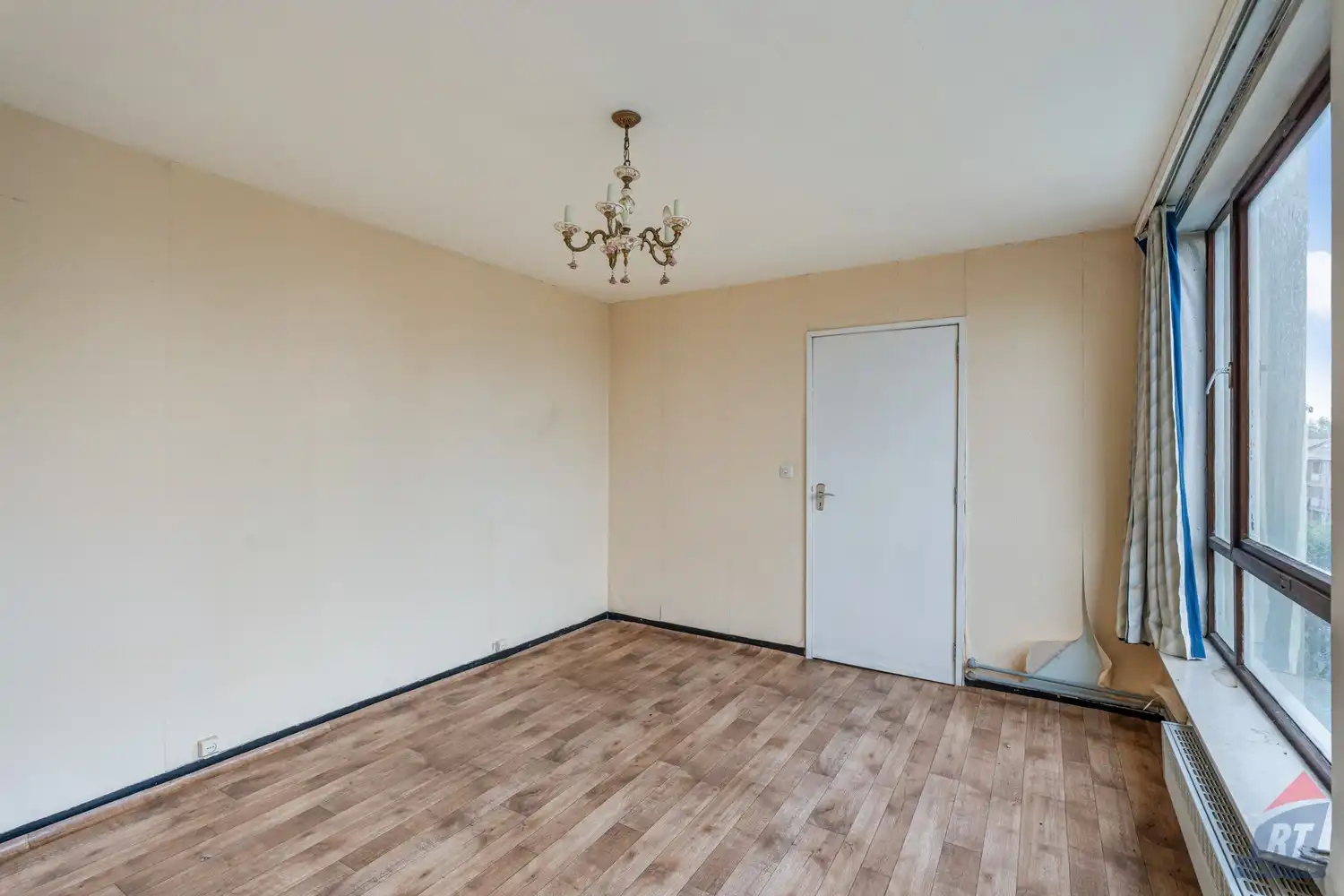 Te moderniseren, gunstig gelegen appartement met 2 slaapkamers en autostaanplaats foto 9