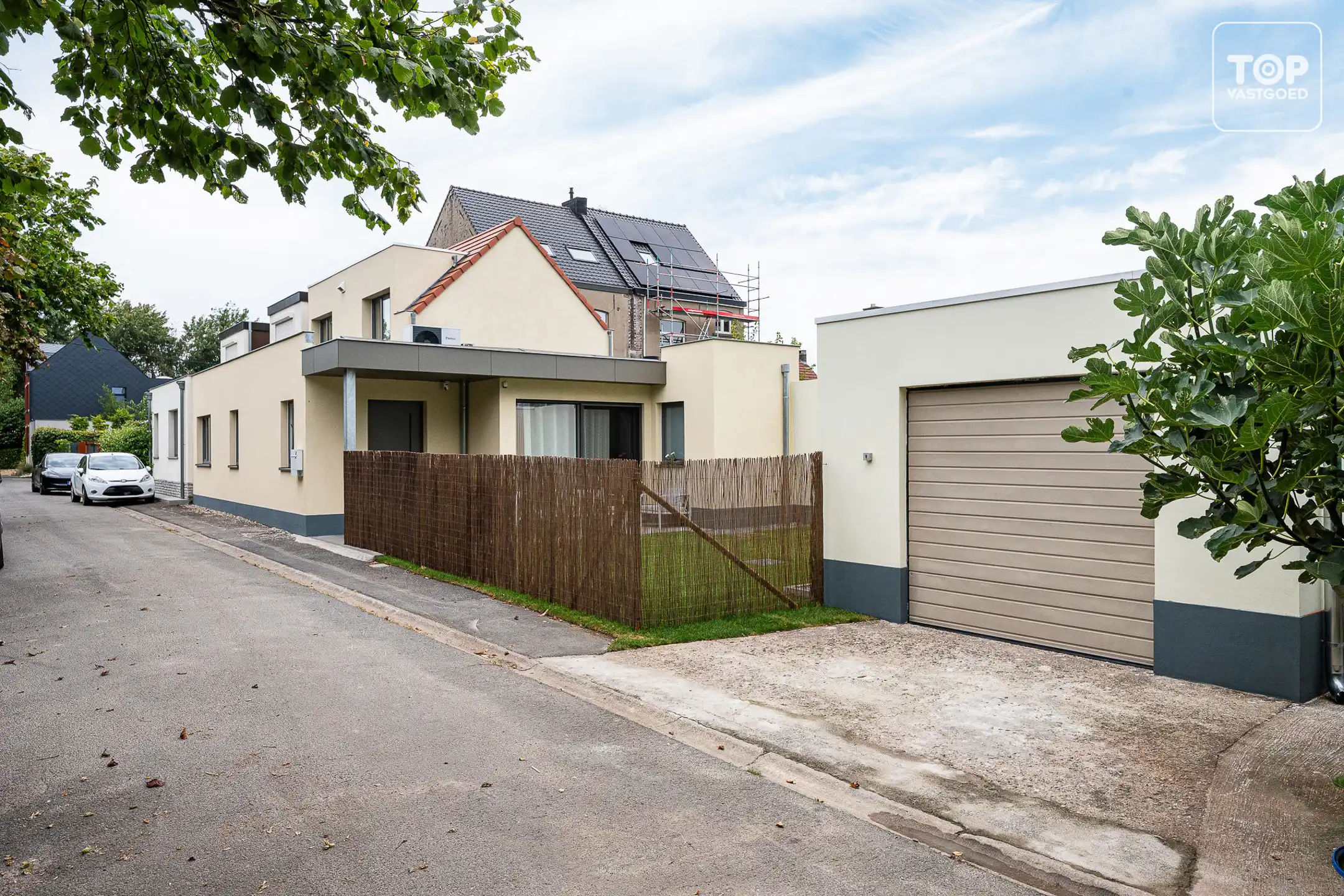 Totaal gerenoveerde woning met 3 slaapkamers, tuin en garage. foto 29