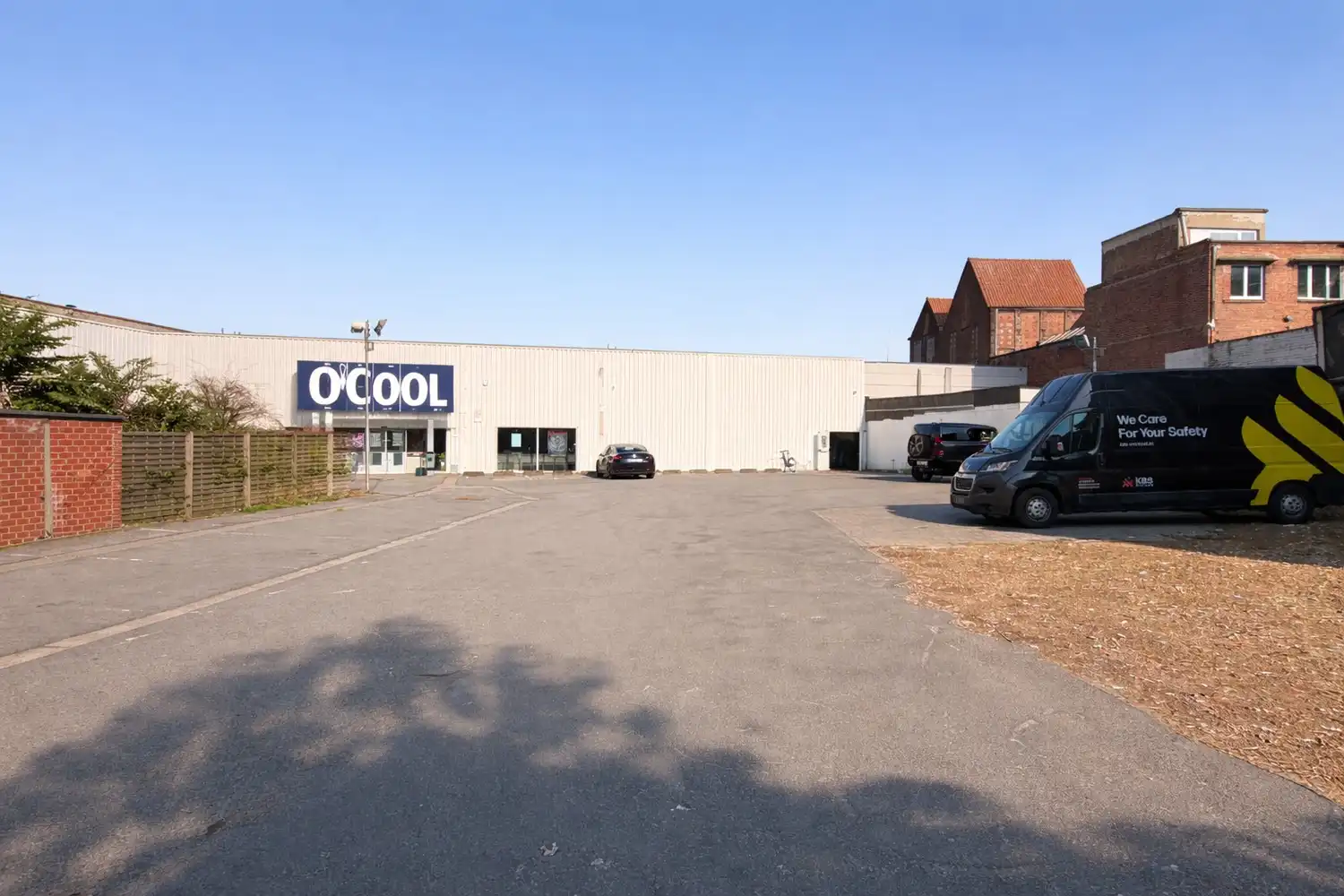 Polyvalente zaal (100m²) met ruime parking foto {{pictureIndex}}