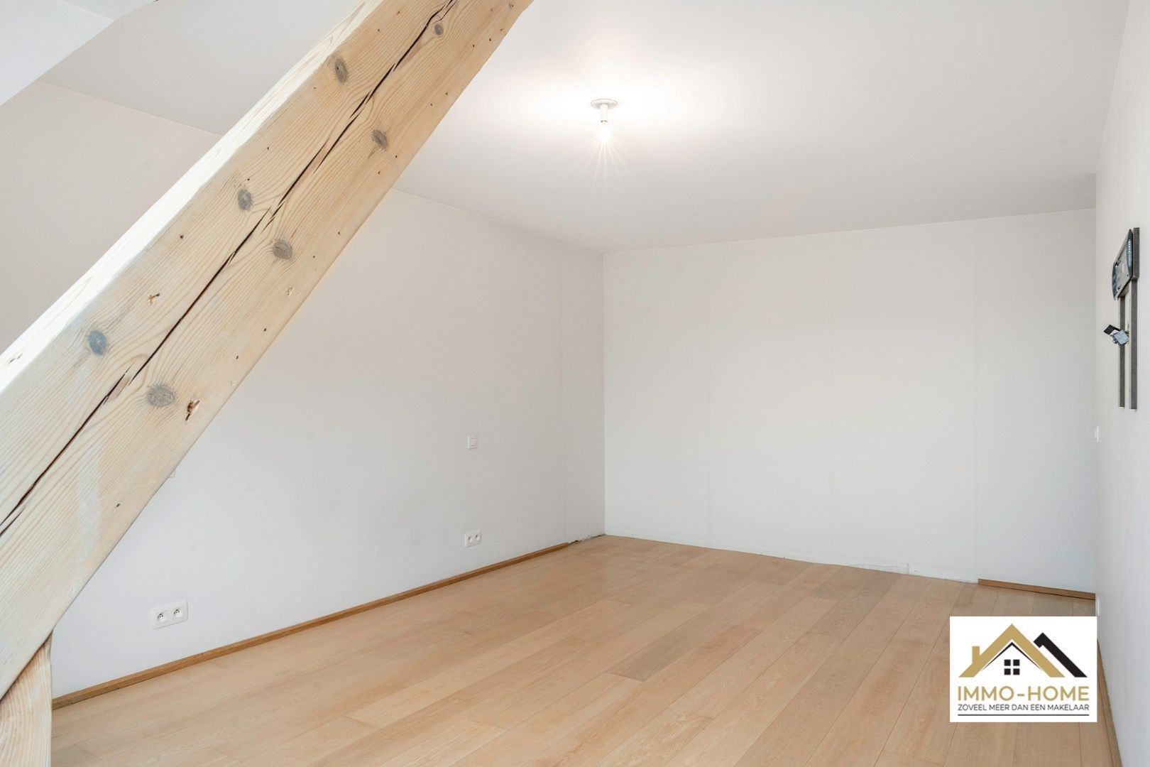 MODERNE PRAKTIJKRUIMTE/HANDELSRUIMTE MET DUPLEX APPARTEMENT TE ZELE foto 12