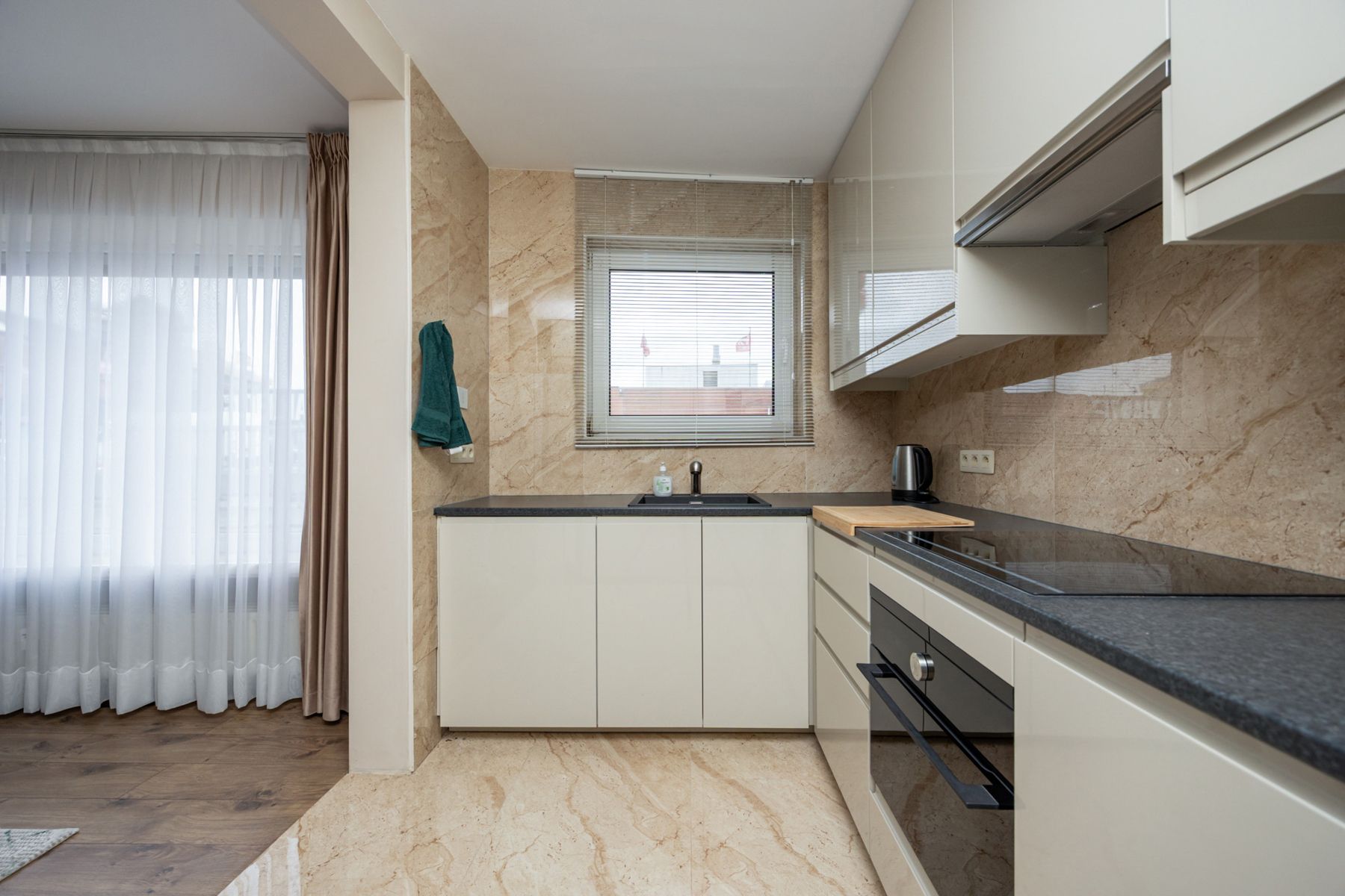 Gerenoveerd app met 2slk en garage foto 14