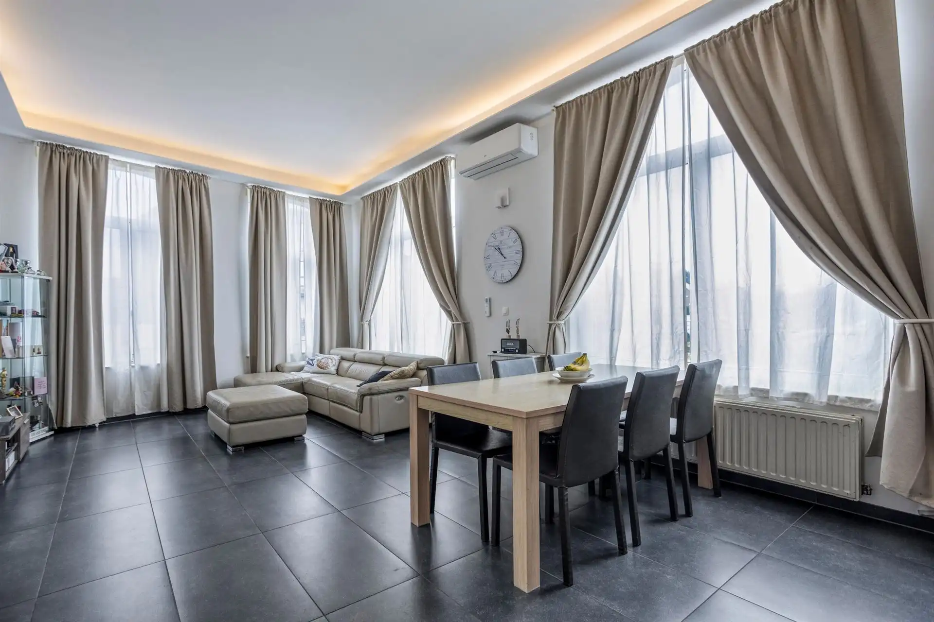 Volledig gerenoveerde en charmante stadswoning foto 6