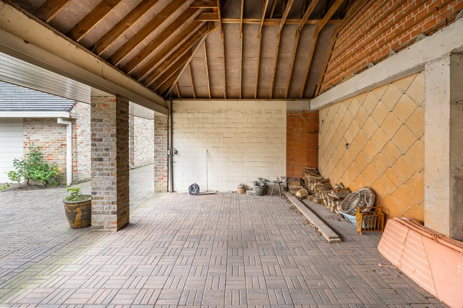 Villa met 5 slaapkamers, dubbele garage, carport en verzorgde tuin in Westrozebeke foto 27