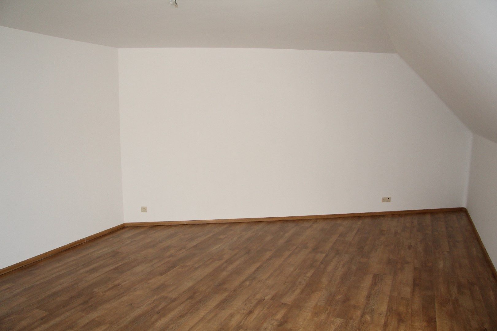 Ruim dakappartement met 2 slk, terras en garage foto 12