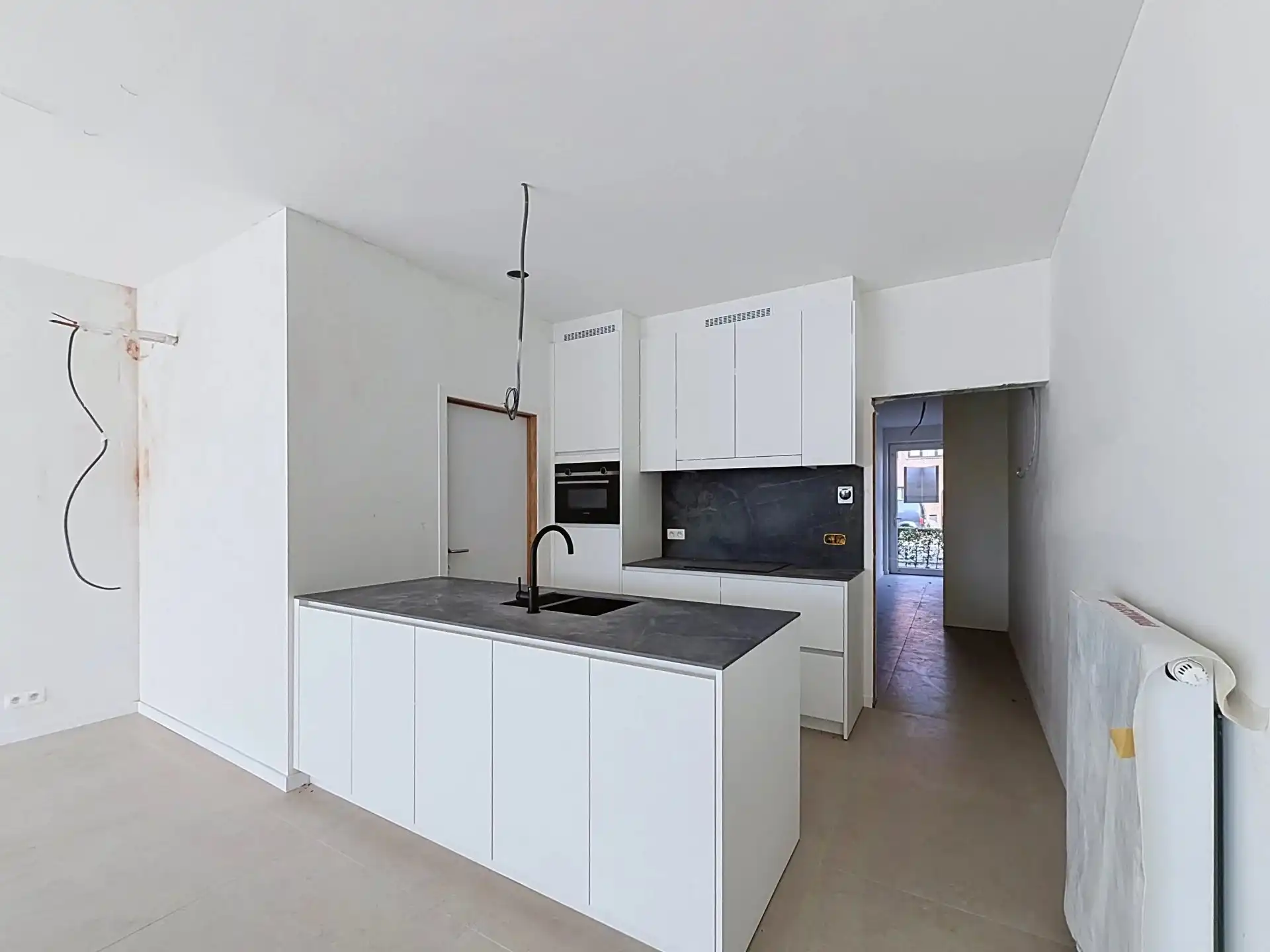 Luxueus en modern afgewerkt gelijkvloers appartement met tuin en 1 slaapkamer. foto 10