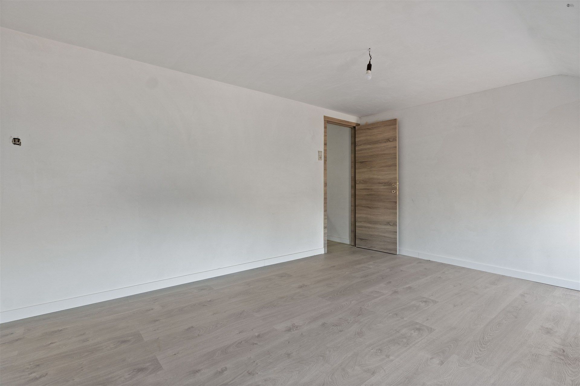 Ruime halfopen bebouwing met groot magazijn (225m²) foto 13