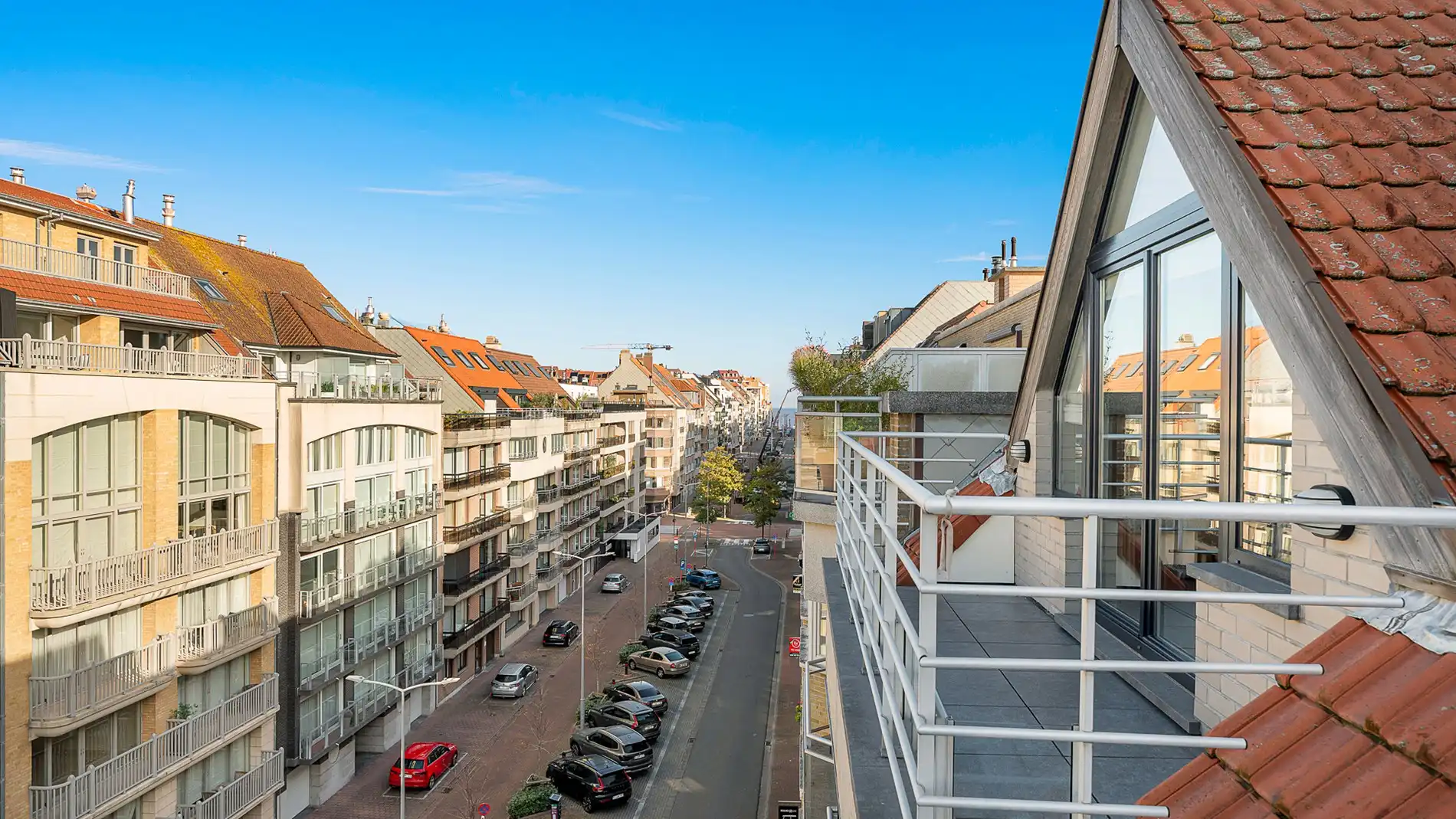 Penthouse te koop met ruim terras nabij het strand foto 6