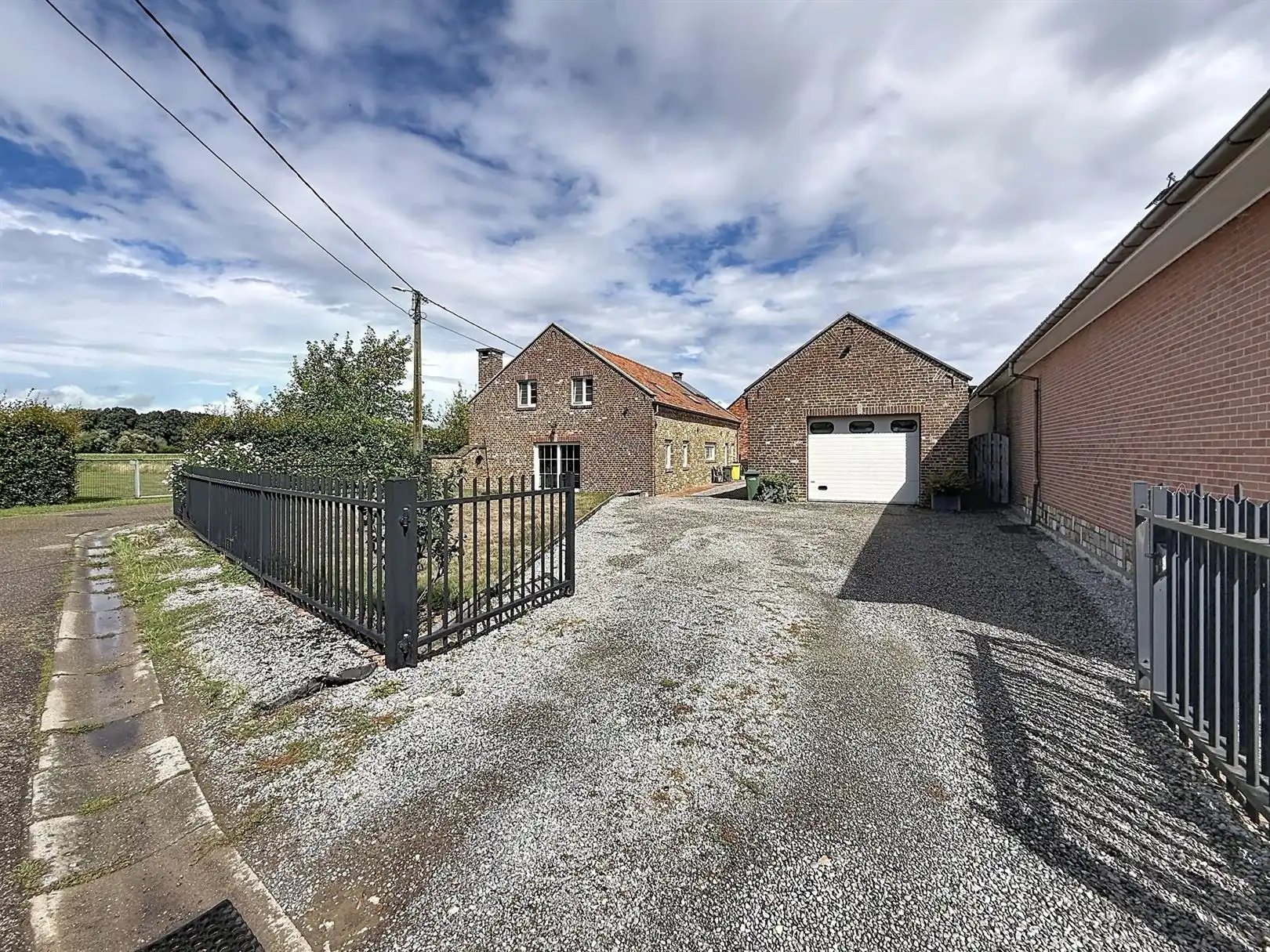 Ruime open bebouwing met garage, 4 slpks, 9a 20ca foto 4