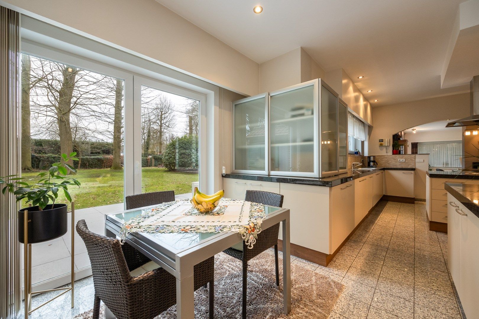 Ruime energiezuinige villa in De List te Schoten met 5 slaapkamers, 2 badkamers, tuin, terras en dubbele garage ! foto 10