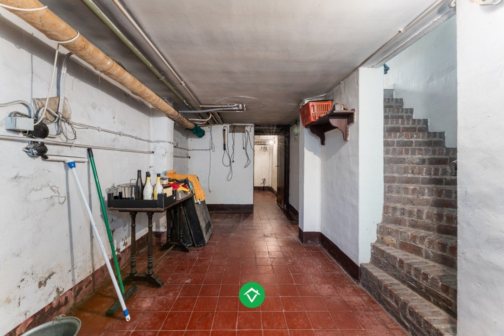 Ruime woning met 7 slaapkamers en loods (320m²) in centrum Roeselare foto 10