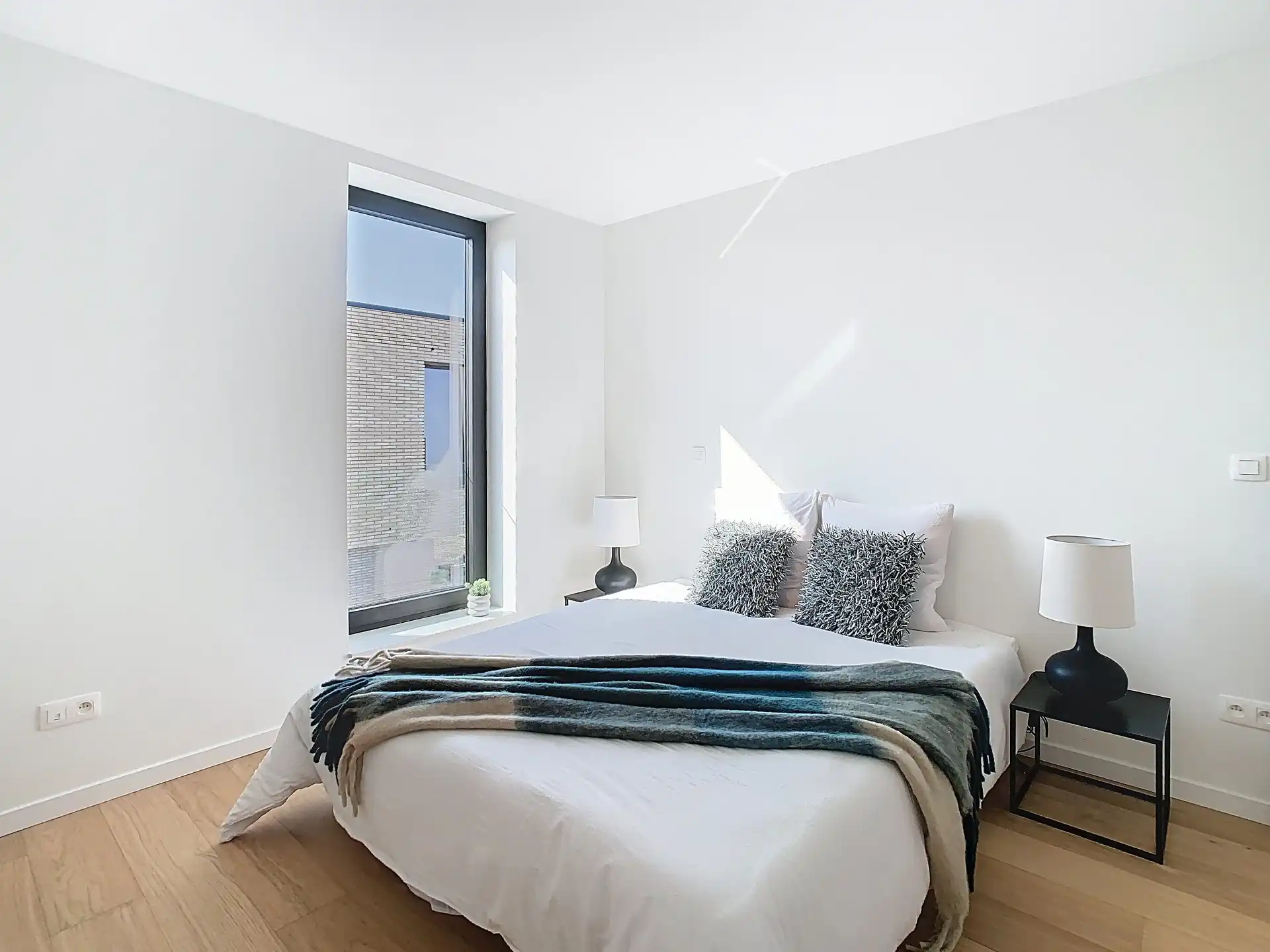 Moderne halfopen gezinswoning met 3 slaapkamers, ruime tuin en garage foto 7