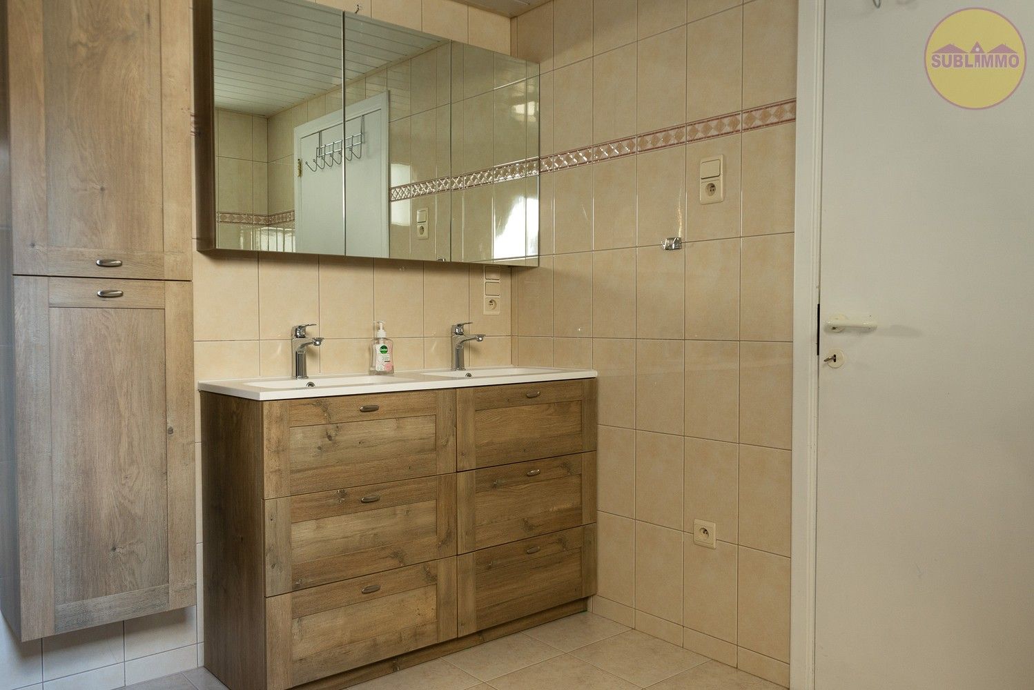 Ruime woning met afzonderlijk appartement op een perceel van 858 m² in Mol. foto 20