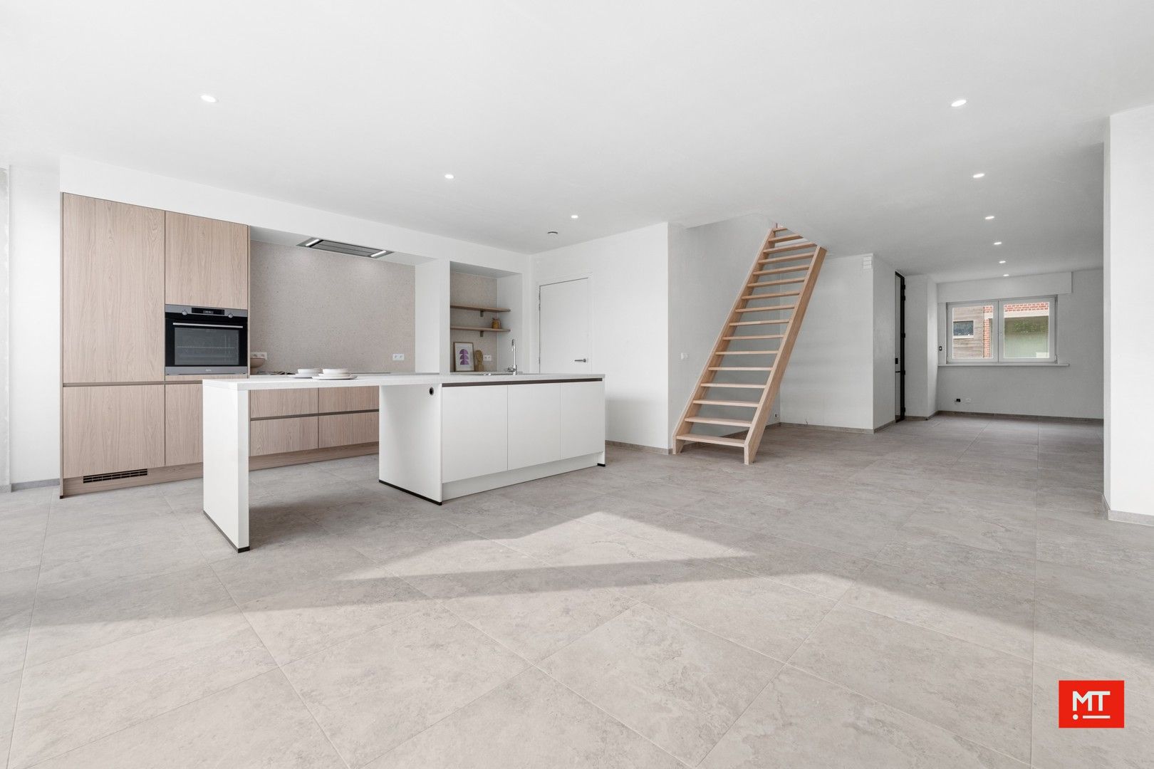 Volledig gerenoveerde woning met 3 slaapkamers, tuin en uitweg foto 5