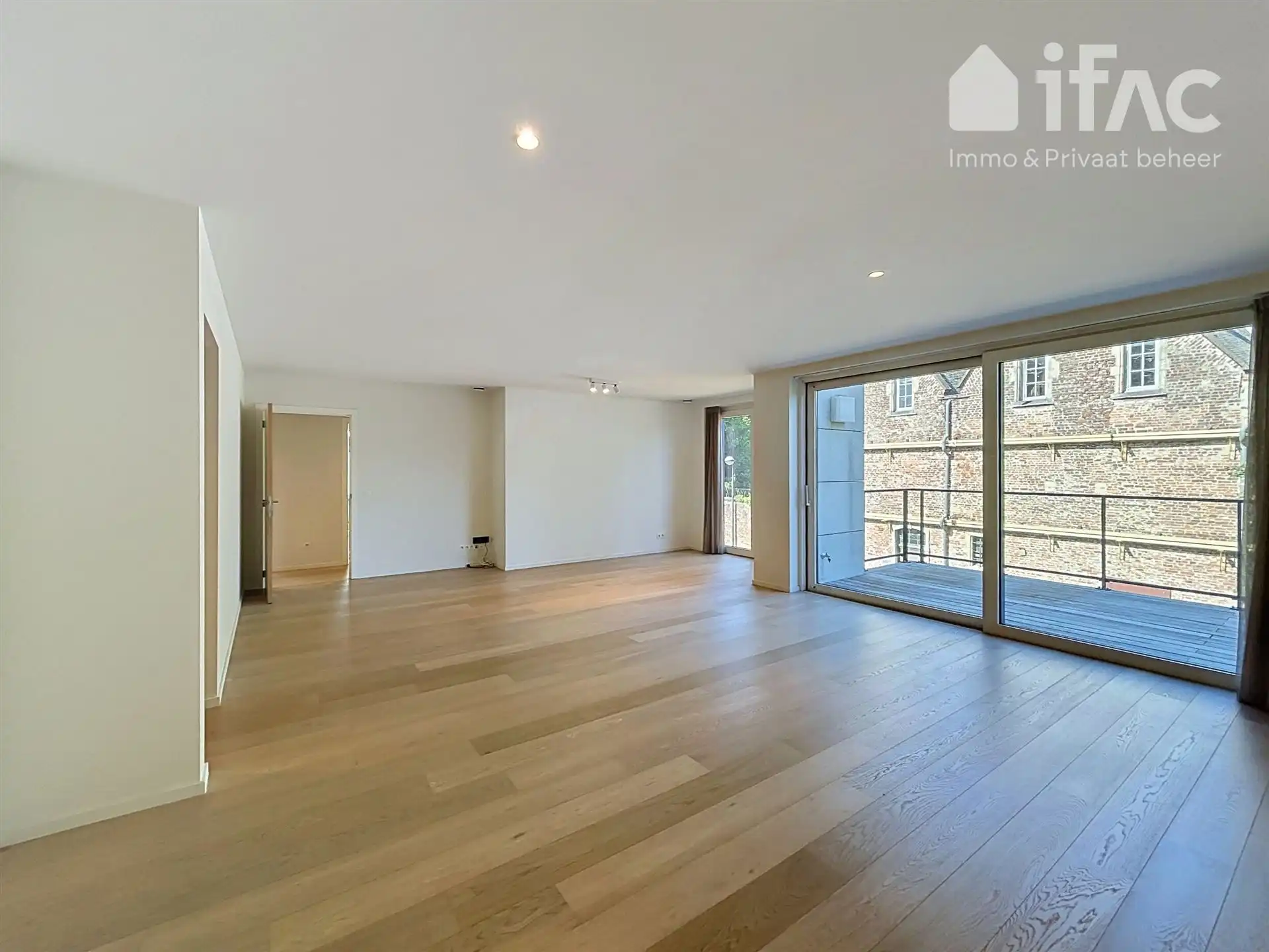 Uitstekend afgewerkt 2 slaapkamer appartement met mooi zicht foto 4