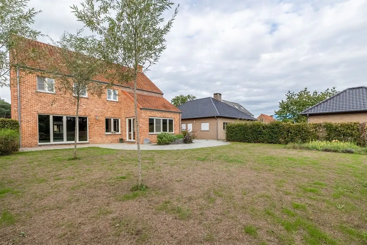 Instapklare, verrassend ruimle woning in landelijke omgeving foto 4