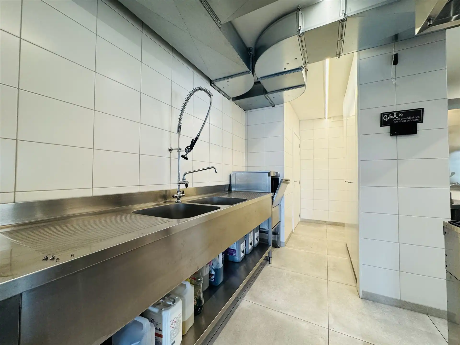 Volledig ingerichte handelszaak! foto 16