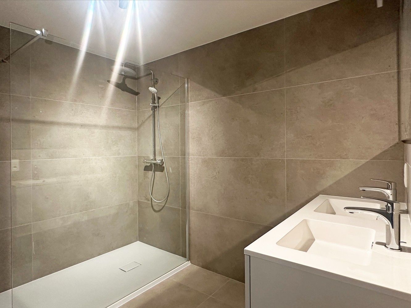 Prachtig ruim gelijkvloers appartement met 4 slaapkamers & tuin in Lier! foto 7