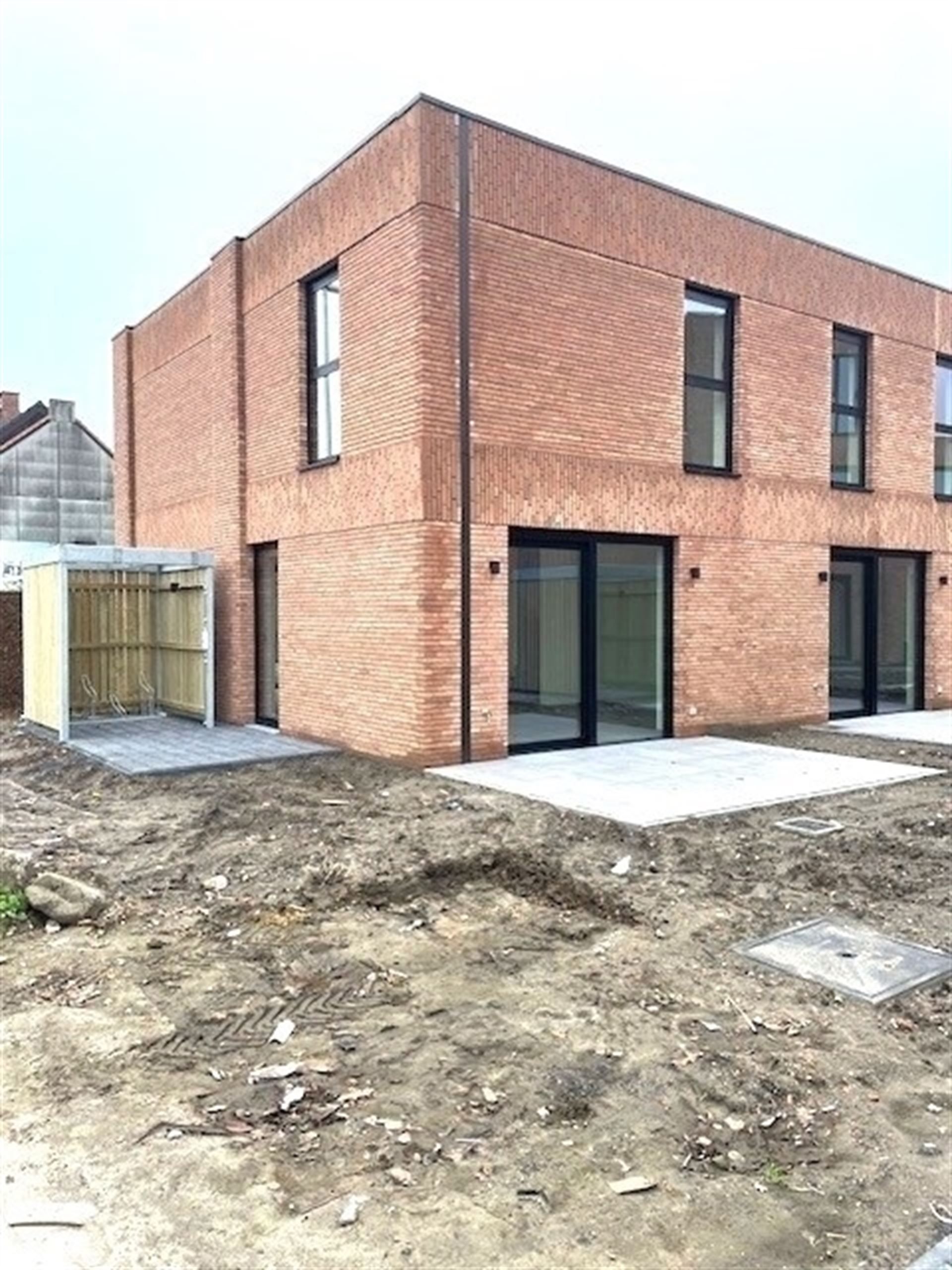 Prachtige nieuwbouwwoning met 3 slaapkamers, tuin en autostaanplaats nabij centrum! foto 10