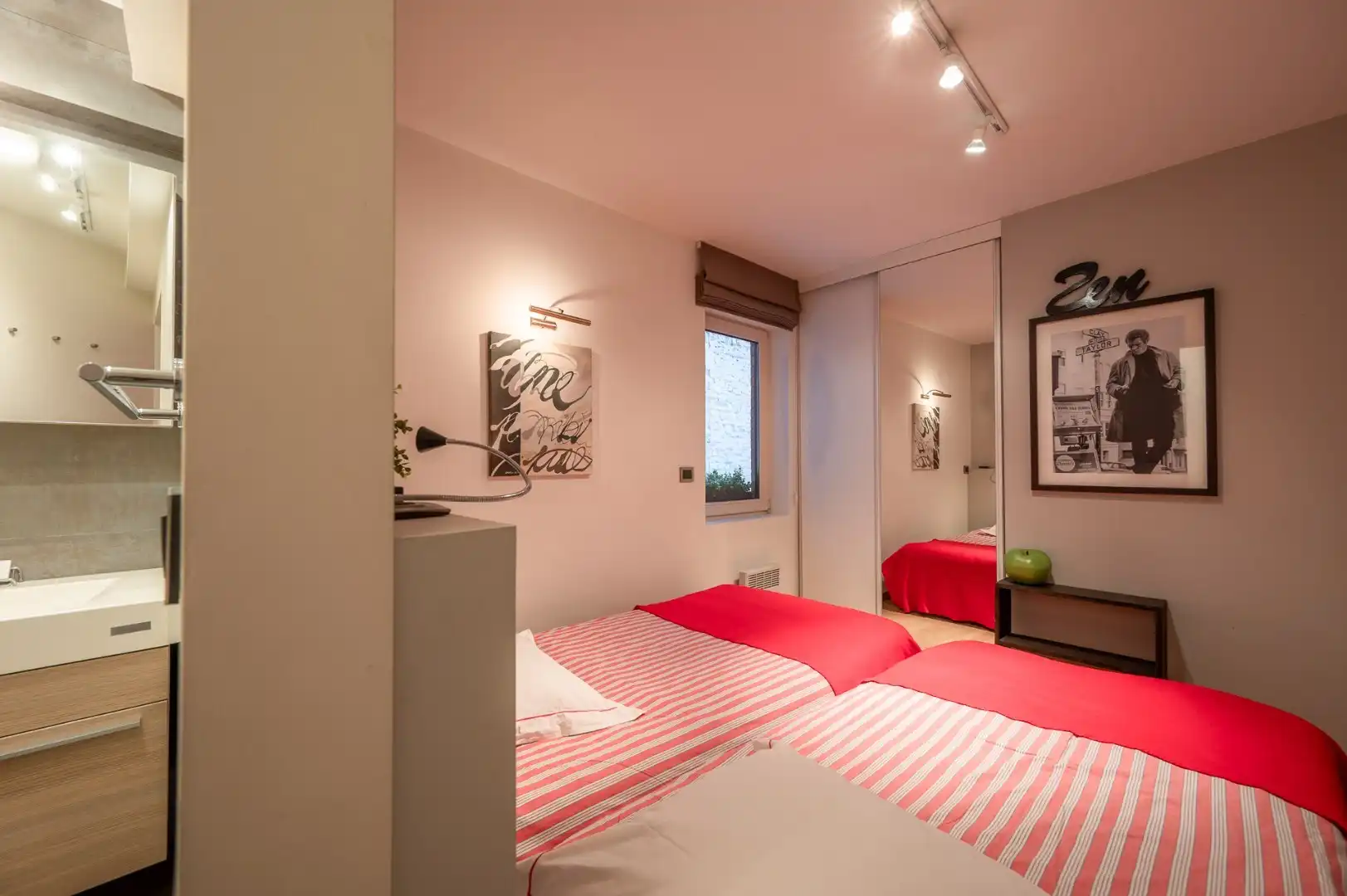 Perfect gelegen drie slaapkamer appartement met zonneterras foto 14