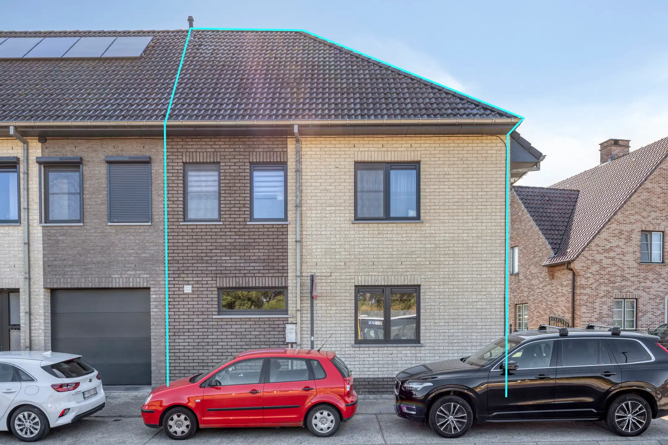 Ruime gezinswoning van 215 m² met vier à vijf slaapkamers en tuin foto 2
