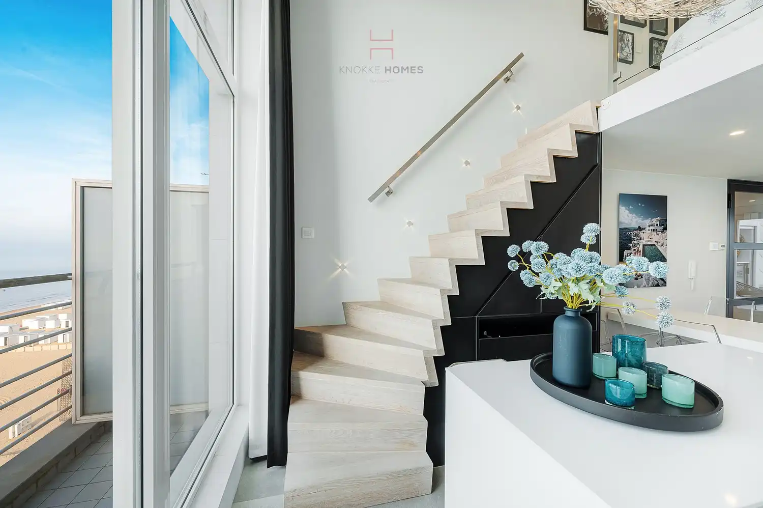 Mooie duplex-mezzanine met frontaal zeezicht en zuidgericht terras. foto 8