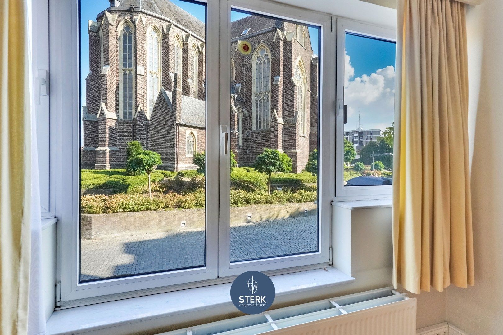 APPARTEMENT MET EEN RUIM TERRAS IN HET CENTRUM VAN LANAKEN !  foto 8