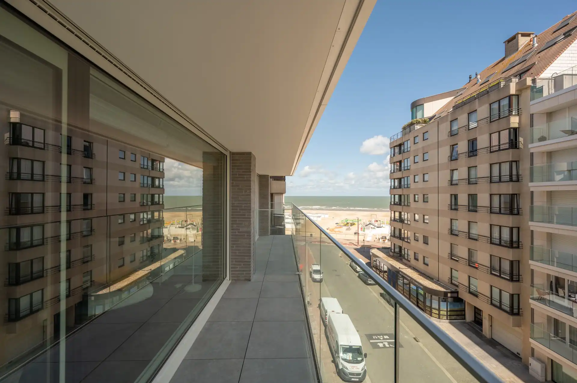 Gemeubeld: instapklaar appartement met zijdelings zeezicht! foto {{pictureIndex}}