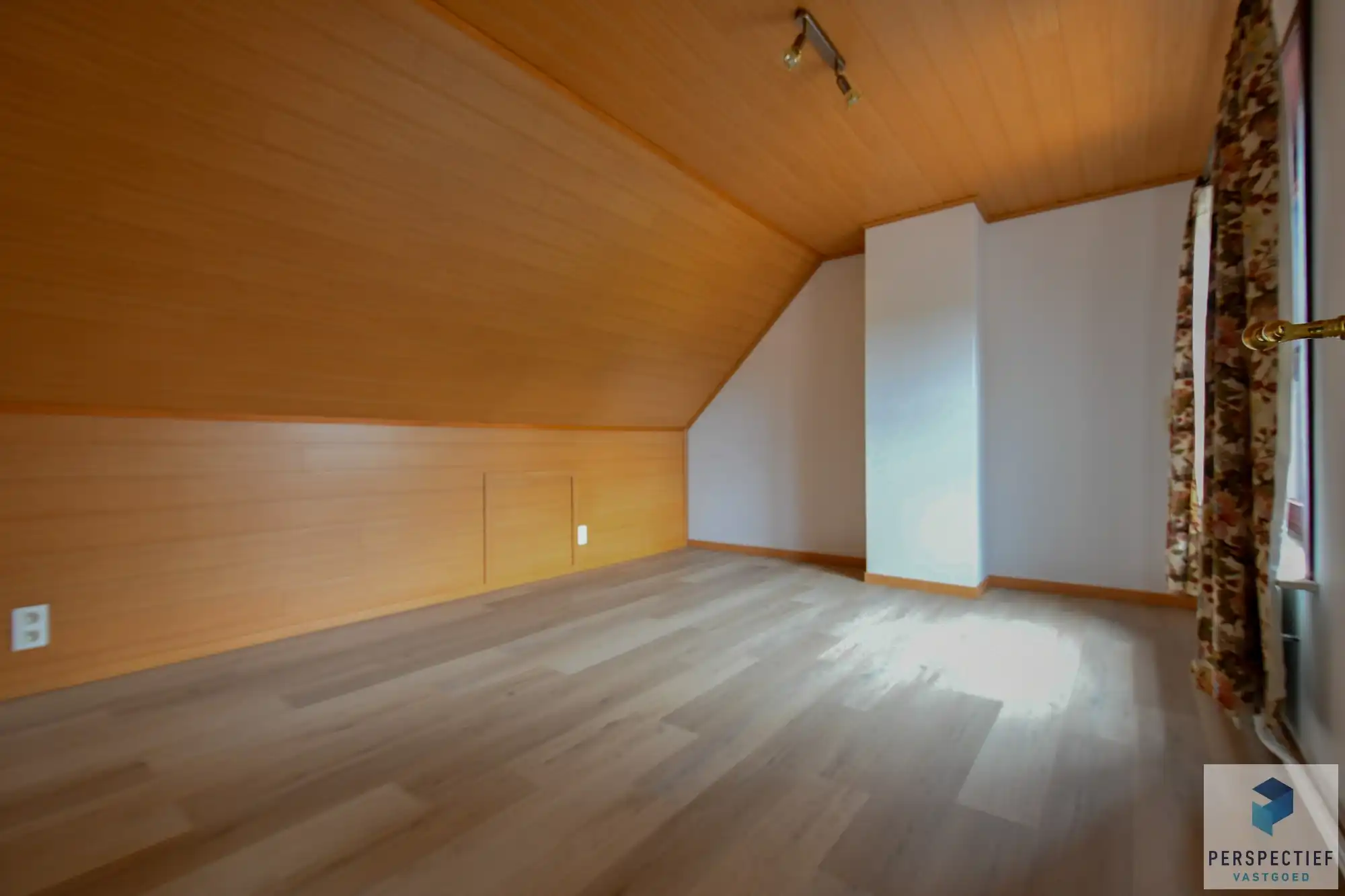 Ruime charmante villa met 4 GROTE slaapkamers, garage,&nbsp;&nbsp;tuin en bijhuis in rustige en landelijk omgeving. foto 14