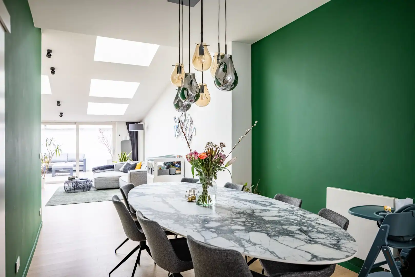 Volledig gerenoveerde woning met koer en dakterras in rustig straatje in Leuven foto 4