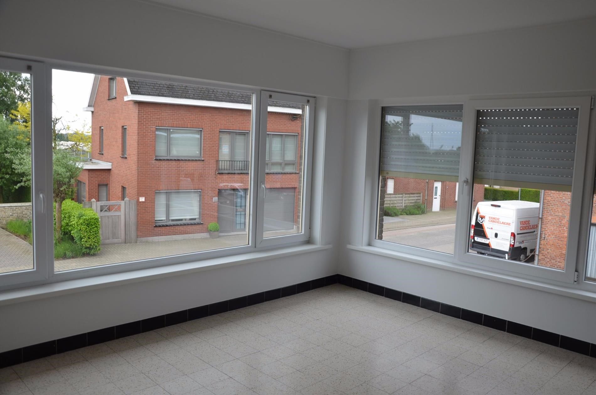Ruime vernieuwde woning  foto 11
