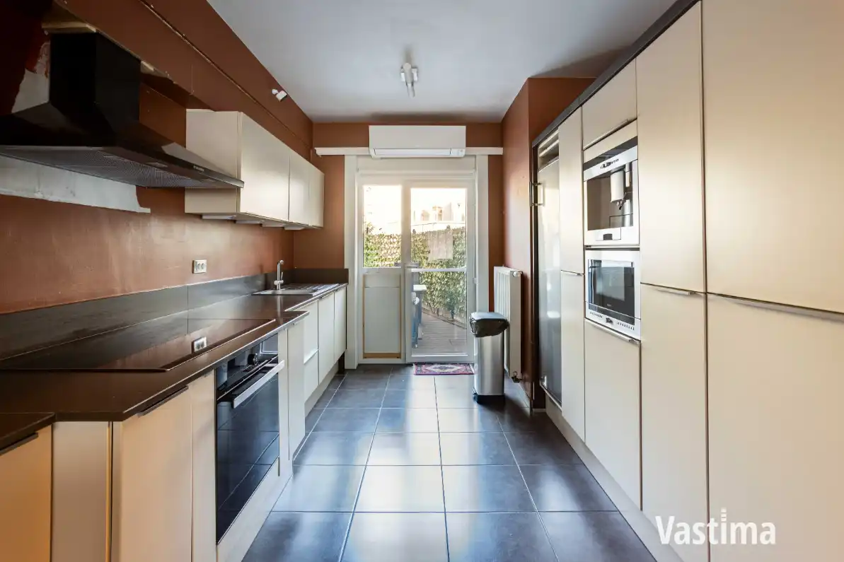 Instapklare dokterswoning met garage en 5 slaapkamers foto 14