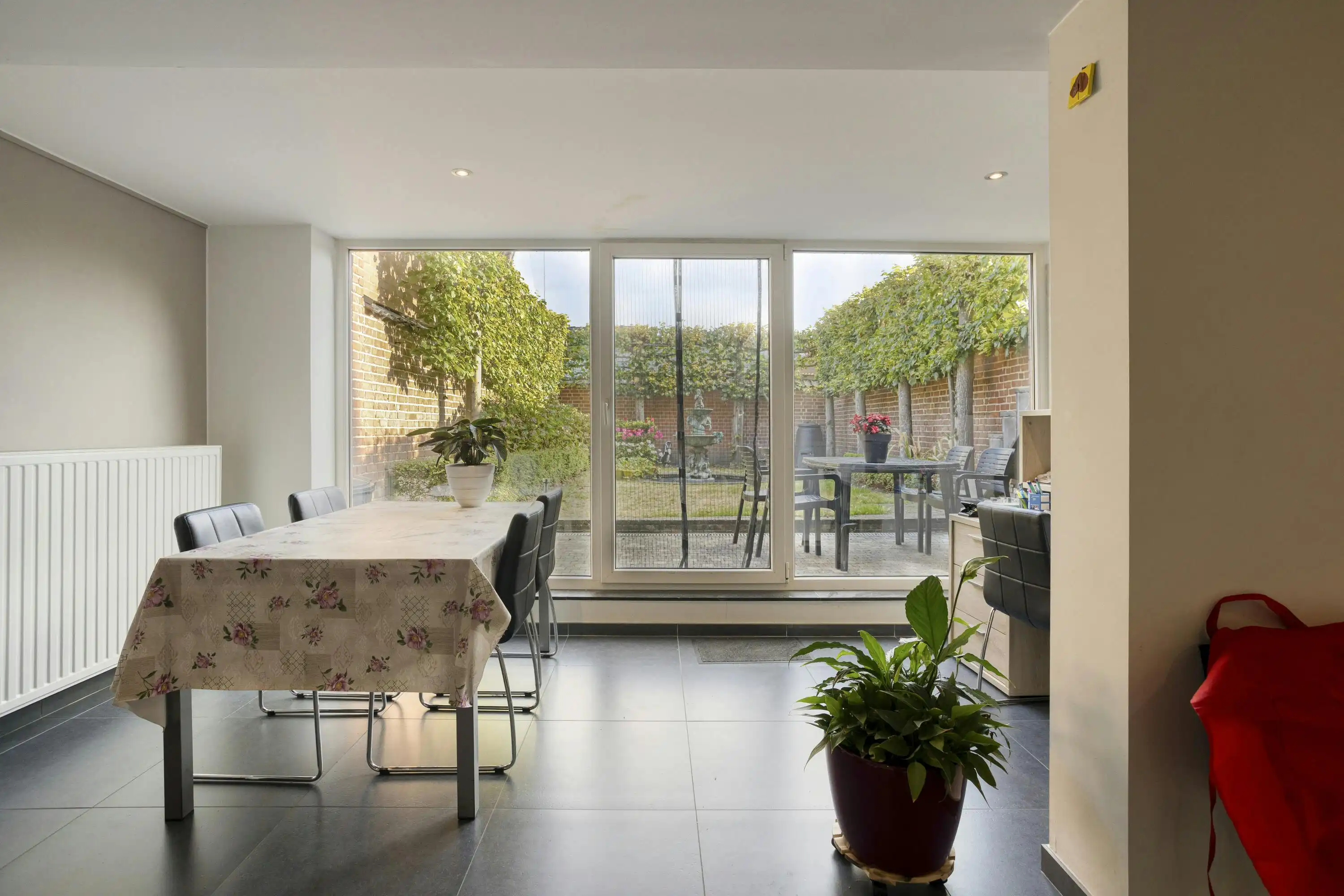 Opbrengsteigendom met 2 appartementen in centrum Oostkamp foto 3