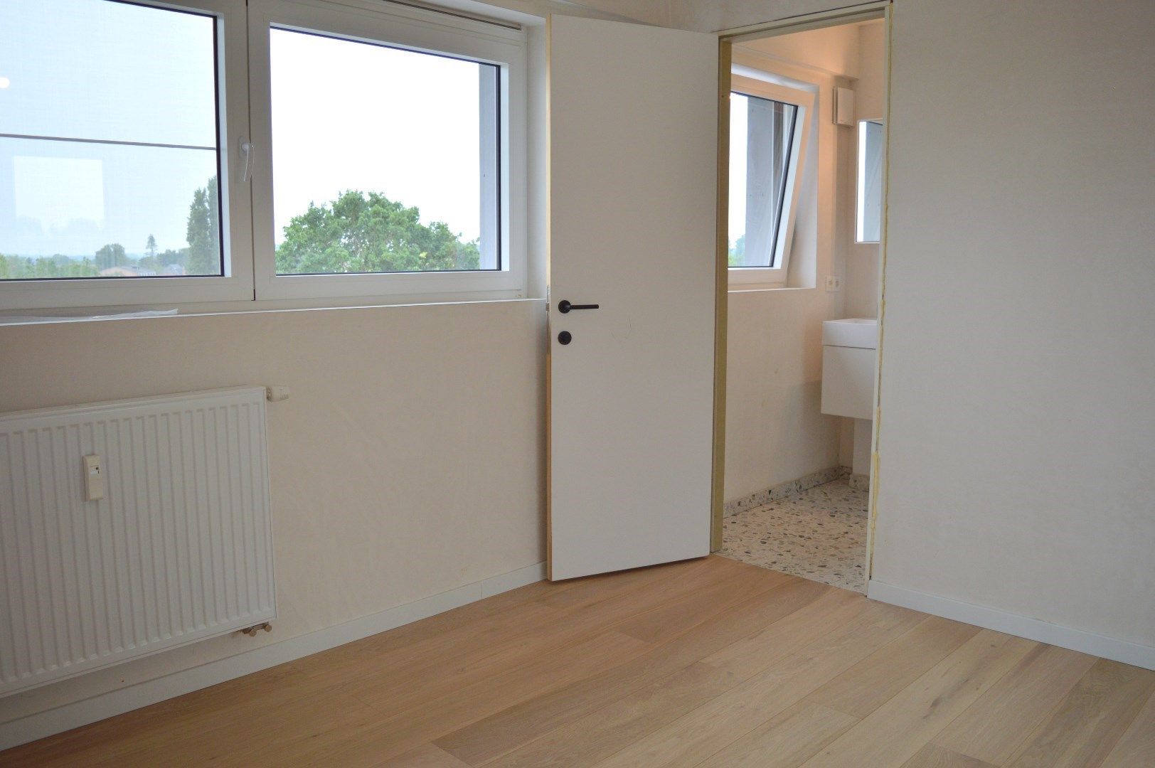 Vernieuwde penthouse met 2 slaapkamers te koop in hartje Gullegem foto 7