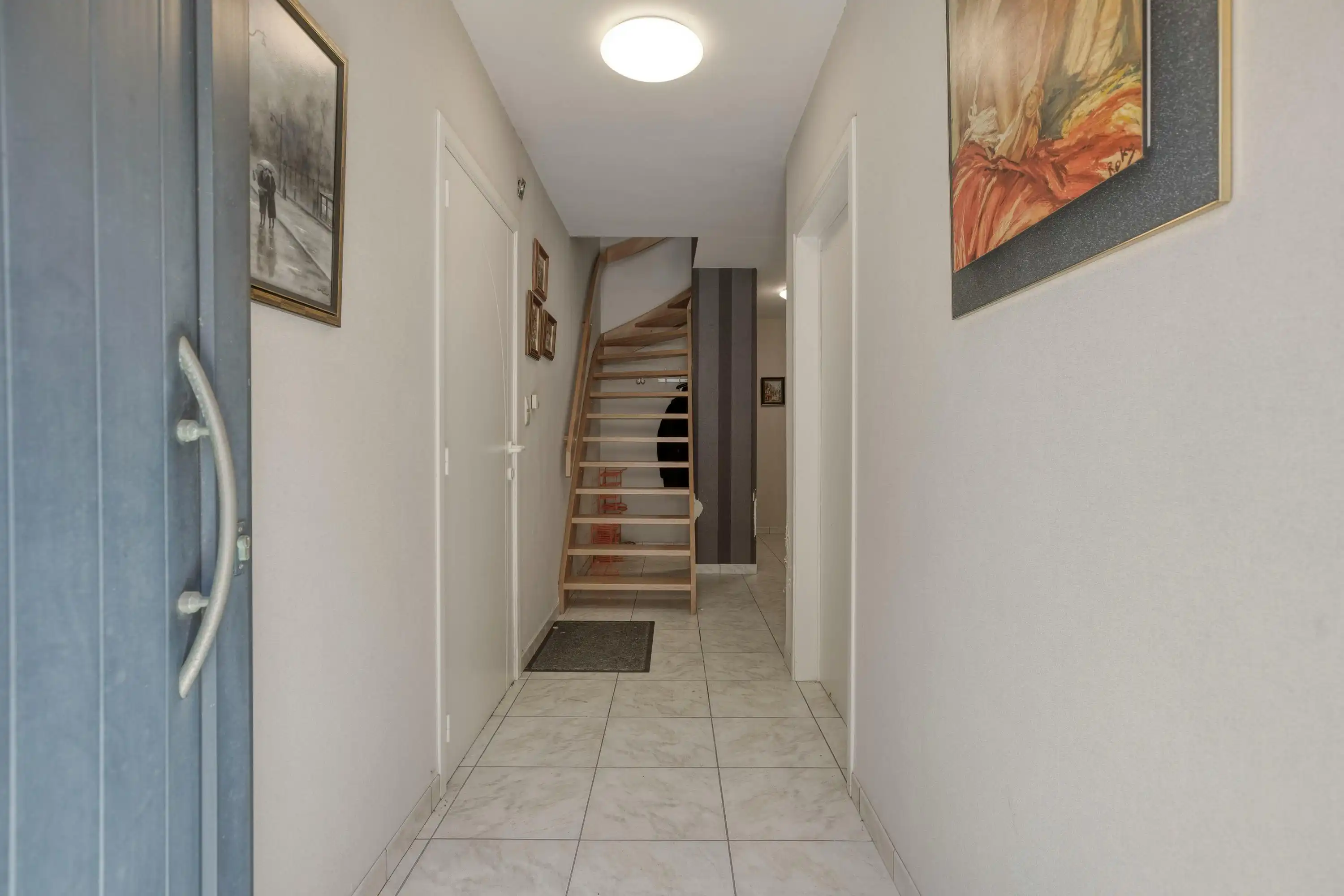 Ruime woning met 2 garages en lift in centrum Veurne foto 10