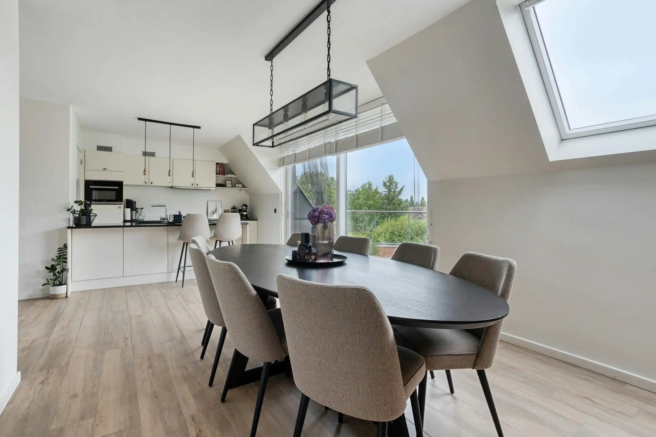 Instapklare, lichtrijke duplex te koop in hartje Aalter foto {{pictureIndex}}