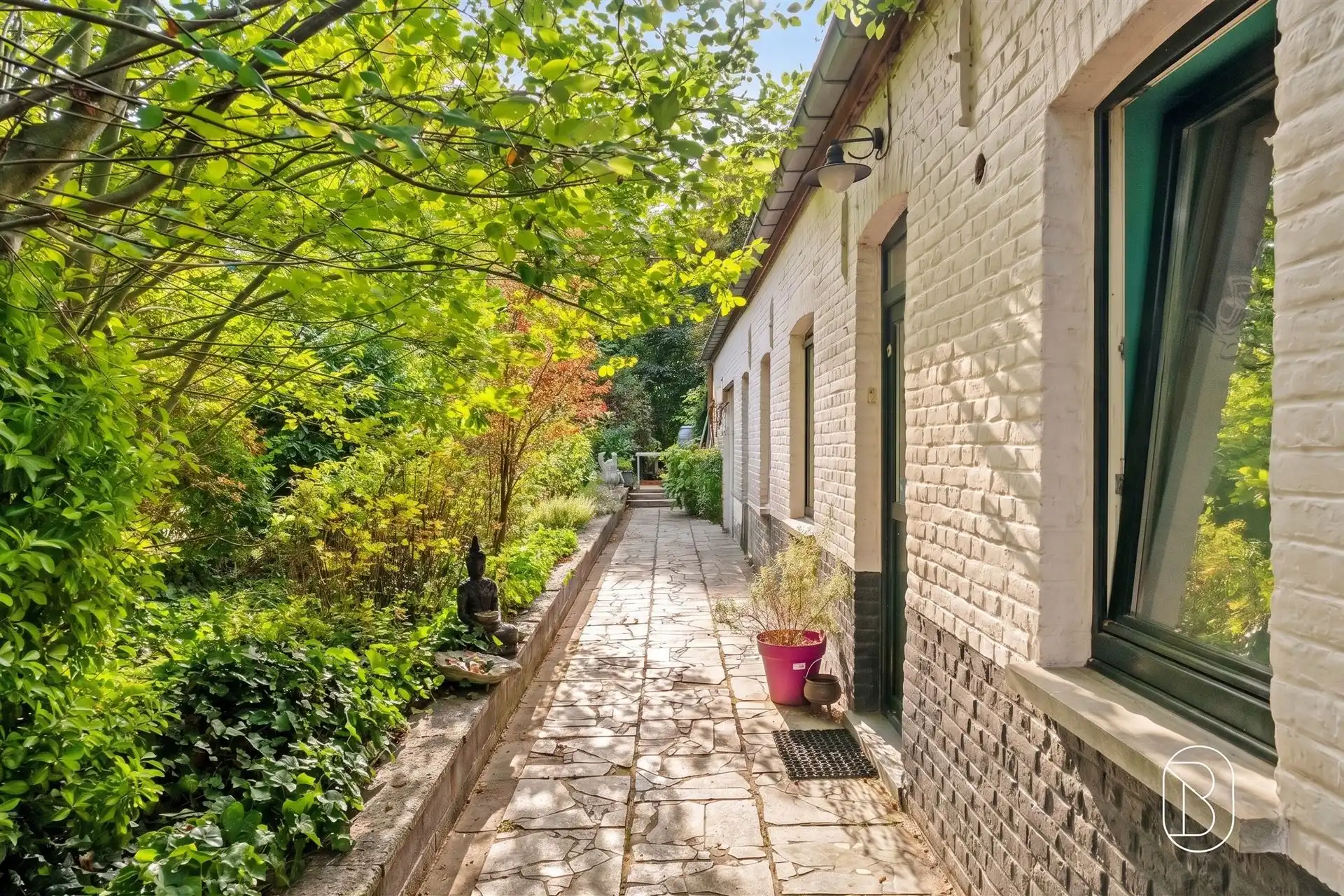 Charmante woning met gîte en prachtige tuin! foto 5