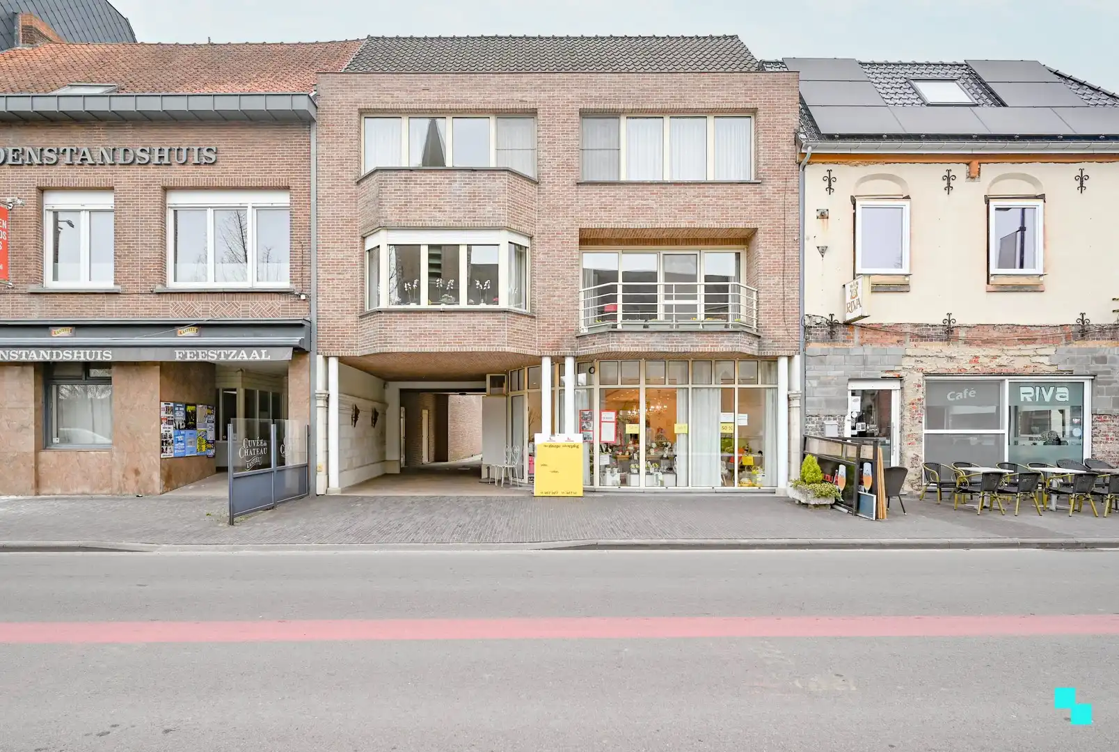 Uiterst centraal gelegen handelszaak met bijhorende opbergruimte foto 2