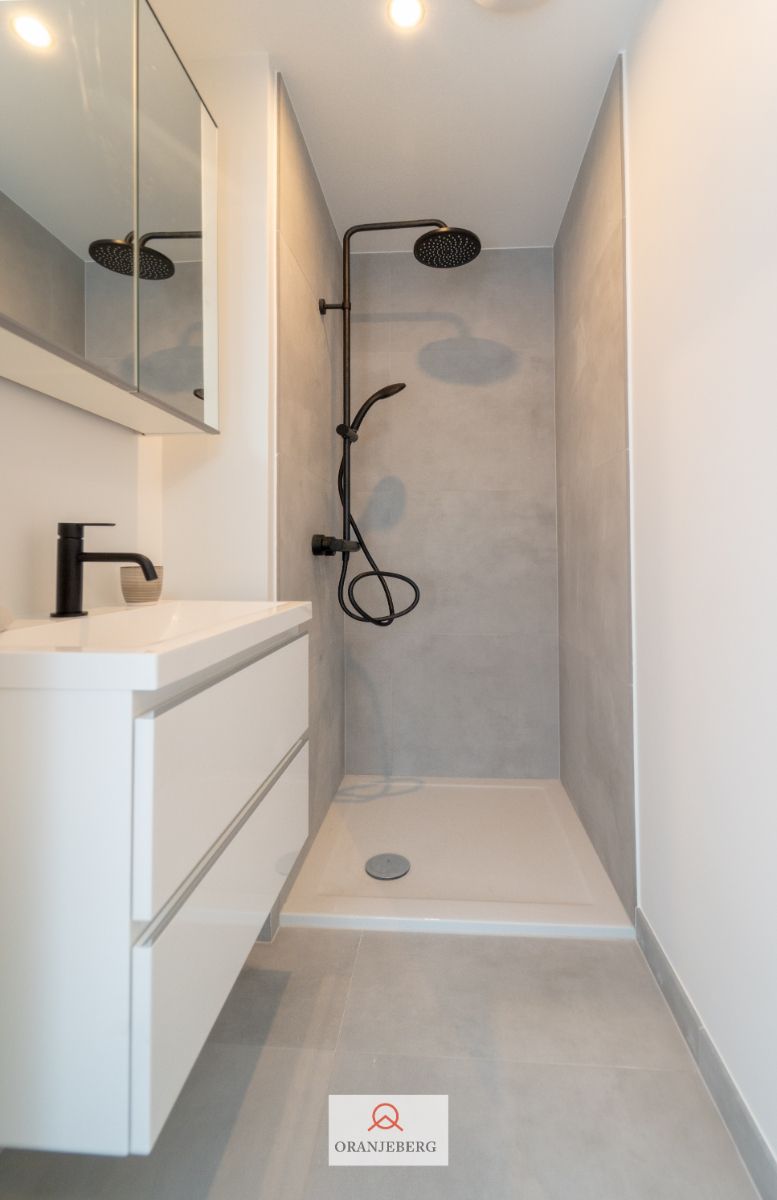 Gerenoveerde lichtrijke duplex studentenstudio foto 22