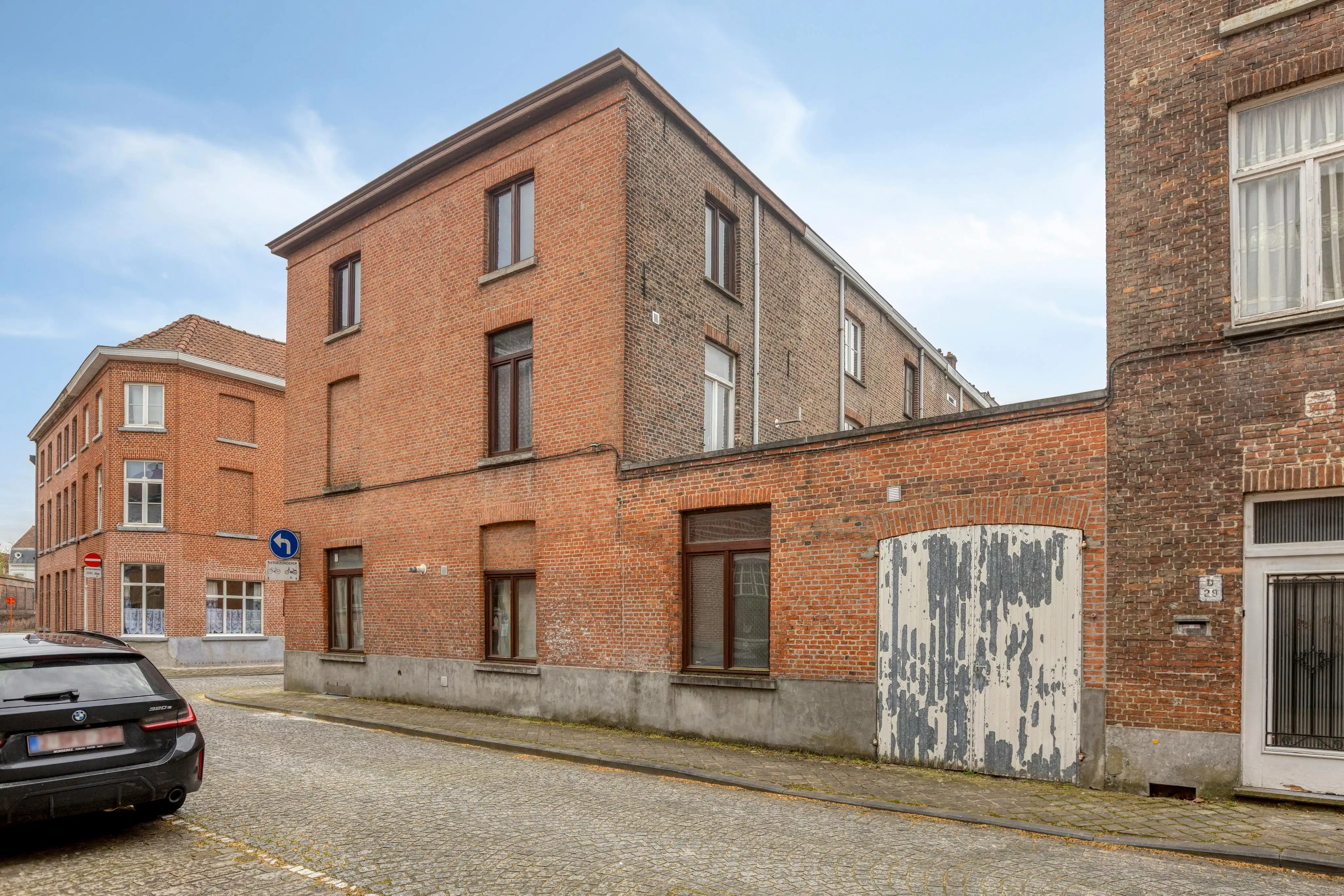 Hoofdfoto van de publicatie: Te renoveren woning te koop in Brugge nabij de Vesten