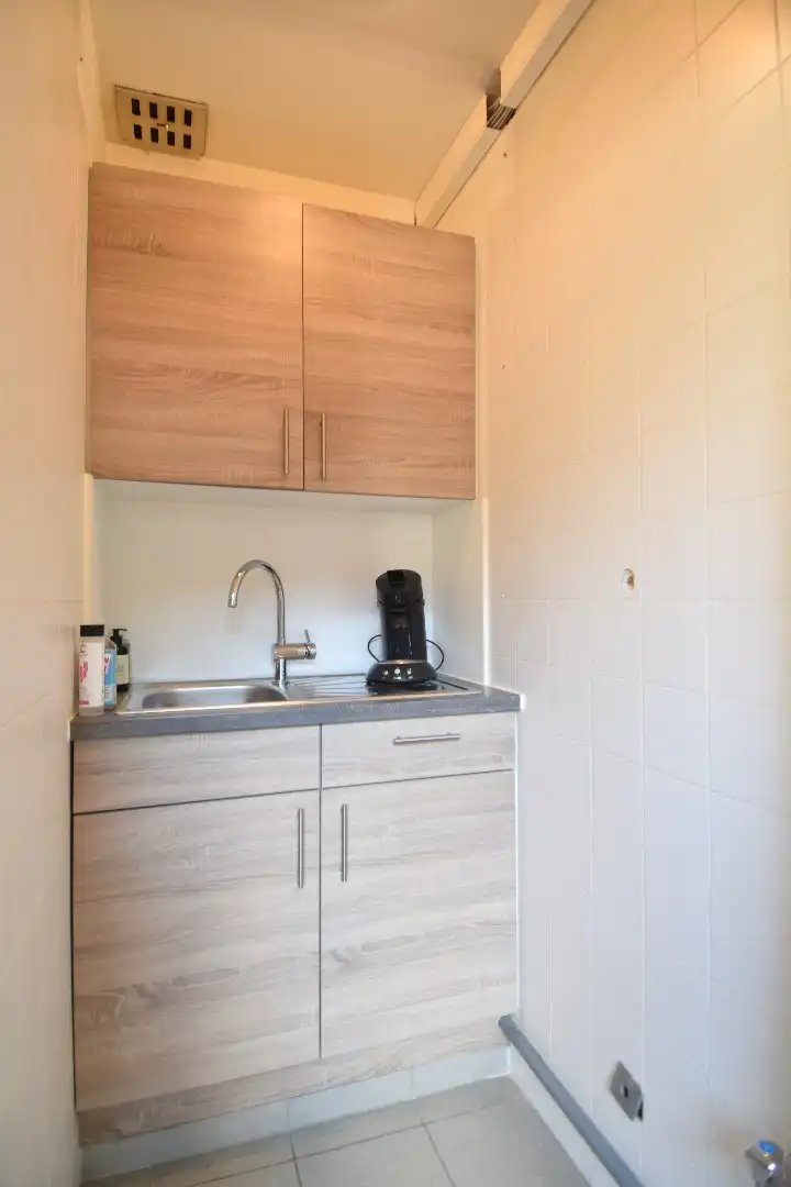 Kantoorruimte te huur in hartje Rollegem foto 7