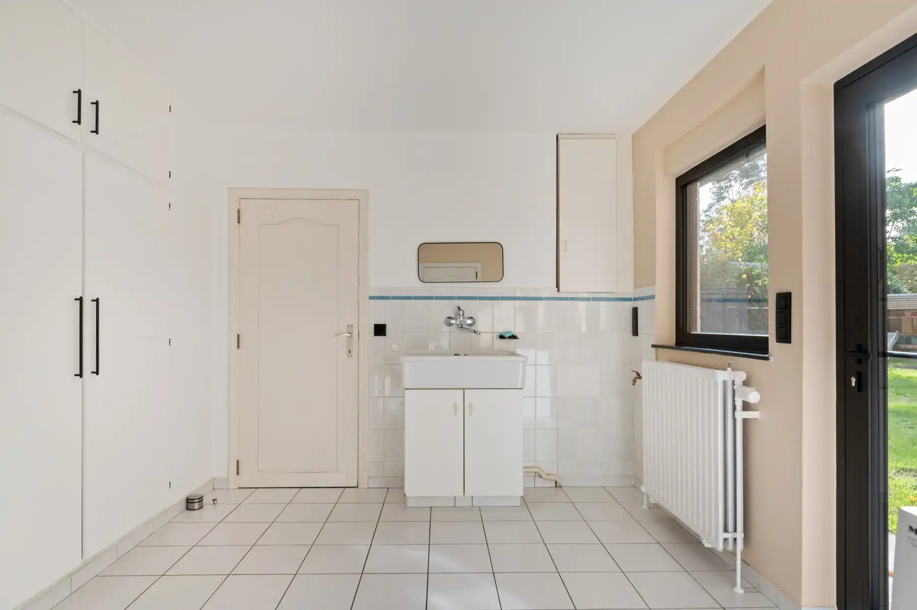 Veelzijdige villa met garage/magazijn van ca. 101 m foto 17