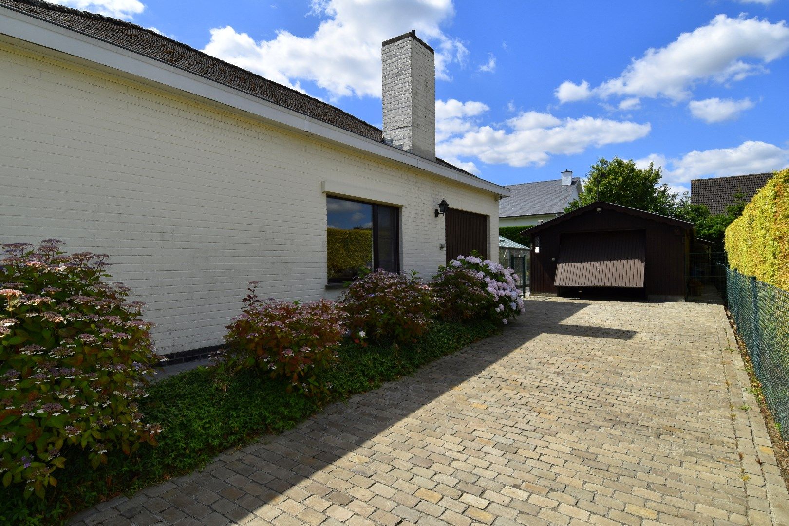 Instapklare bungalow met prachtige tuin en dubbele garage te koop in Bellegem foto 15