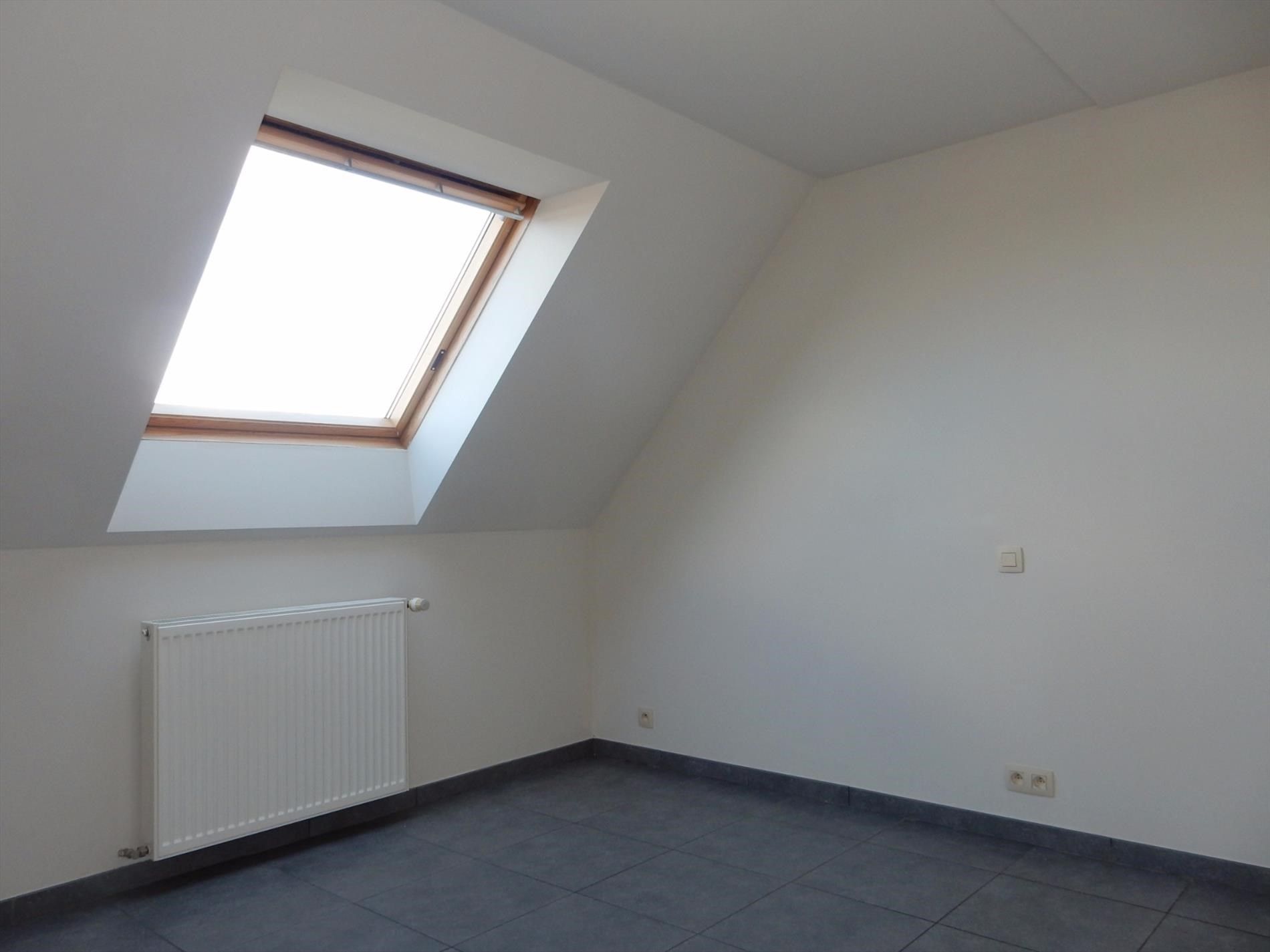 Ruim duplexappartement te Jabbeke foto 9