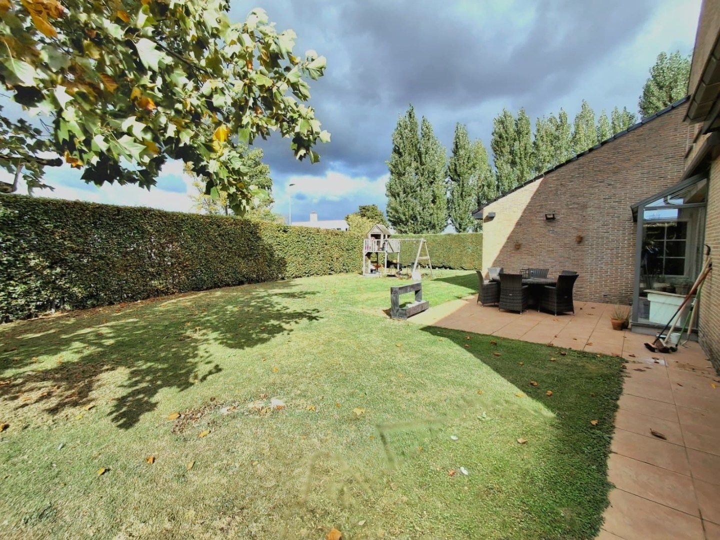 ZEER RUIME VILLA MET DUBBELE GARAGE EN GROTE TUIN foto 17