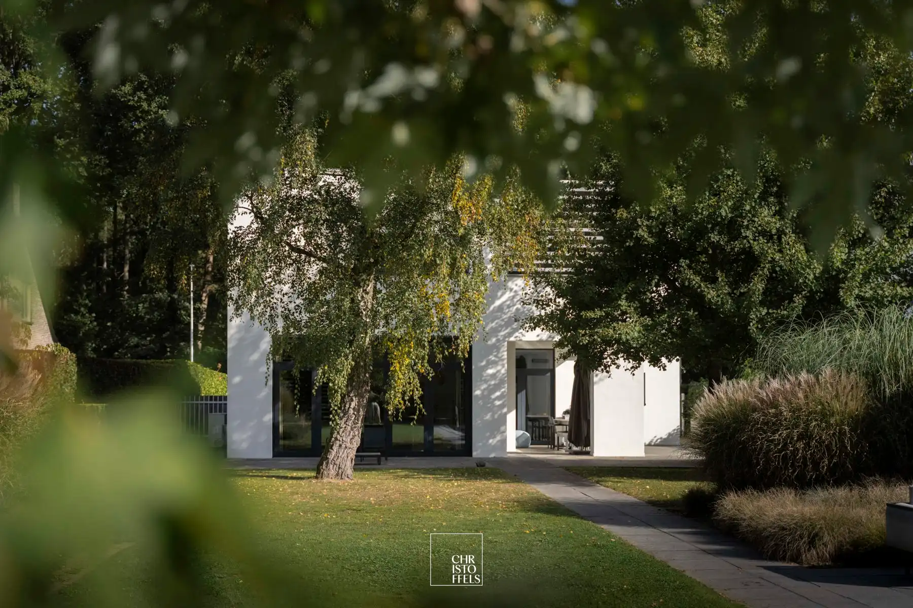 Architecturale villa  (488m²) met buitenzwembad op perceel van 1.281m²  foto 16