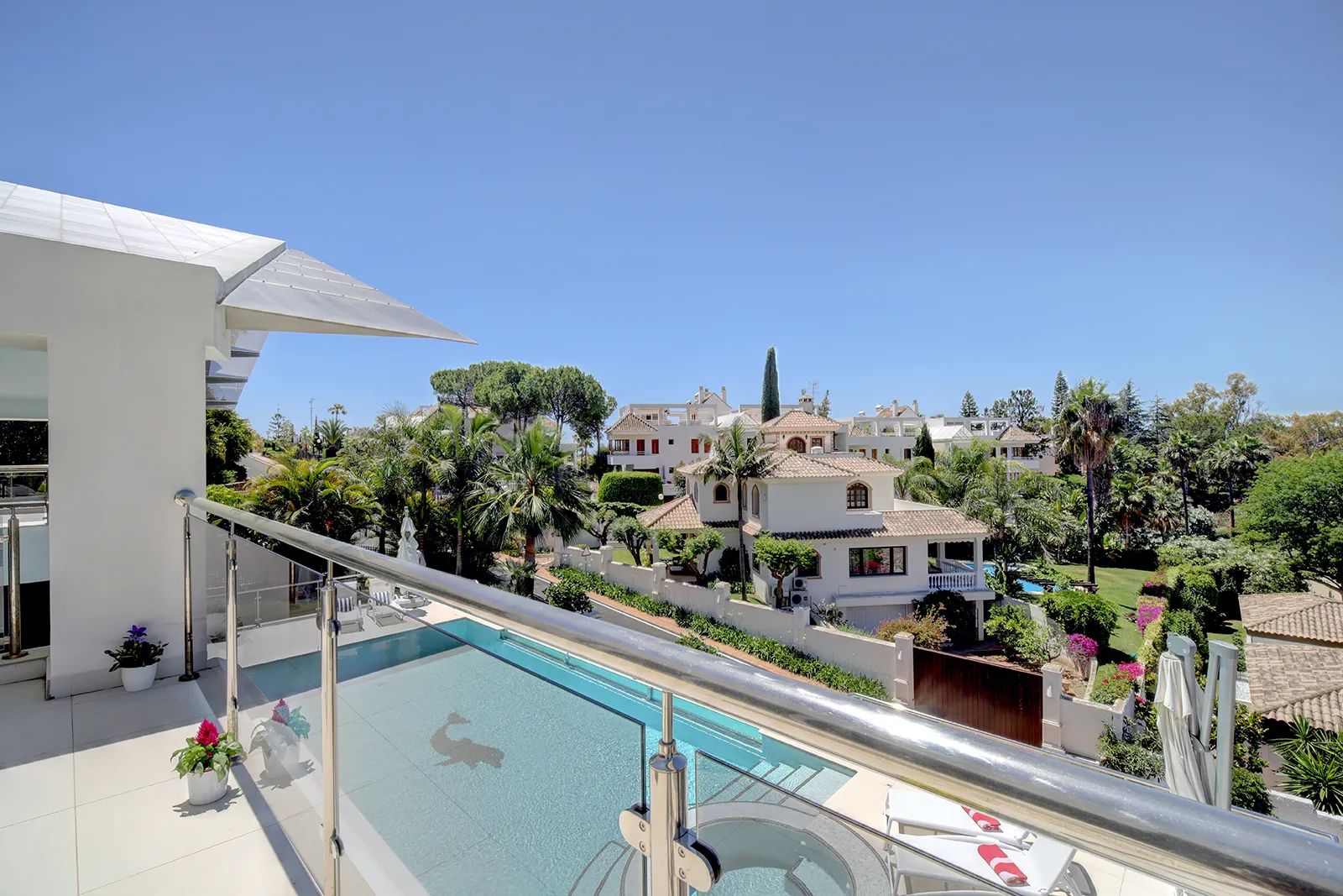 Luxe villa met panoramisch uitzicht op Los Naranjos Golf, Marbella foto 27